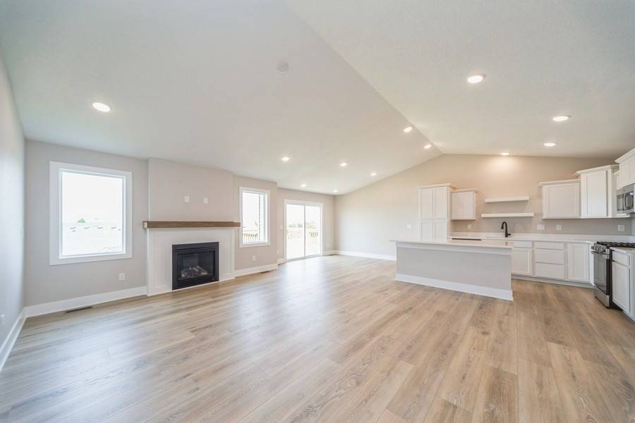 Ankeny, IA 50021,5614 NE Briarwood Drive