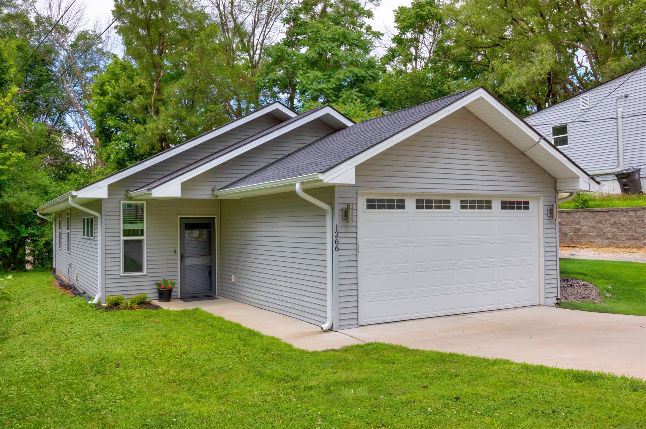 Des Moines, IA 50317,1266 E 36th Court