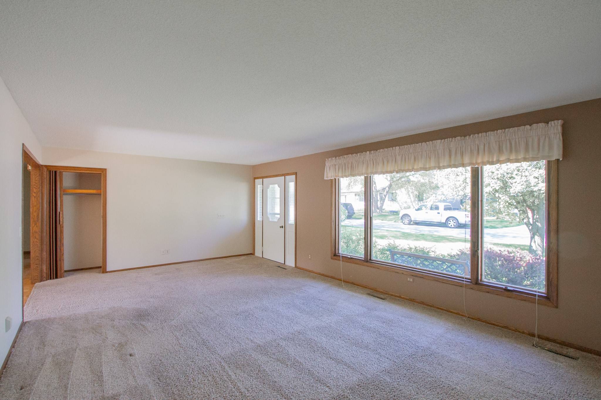 Pella, IA 50219,1412 Country Club Drive