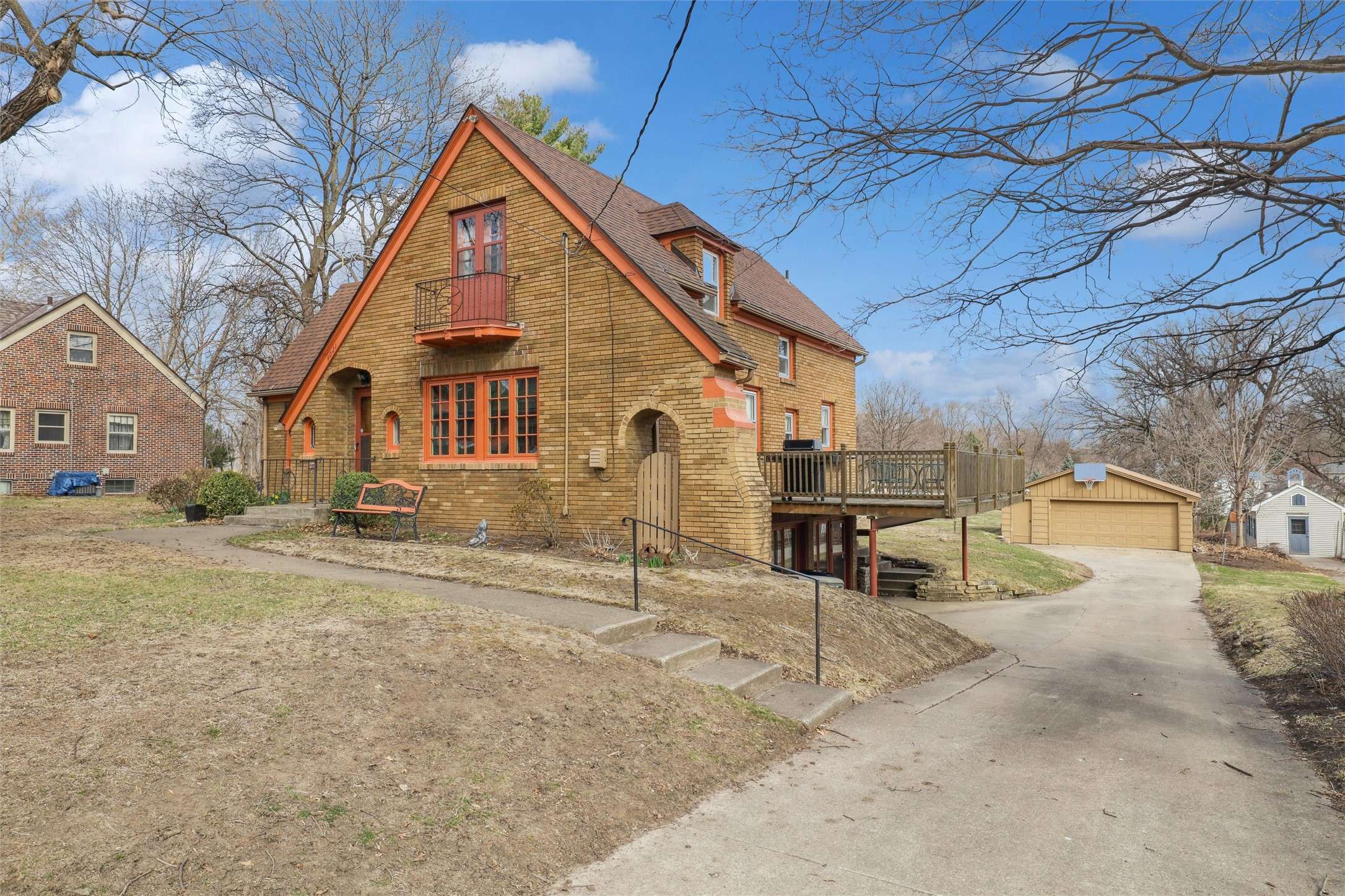 Des Moines, IA 50310,4021 Amick Avenue