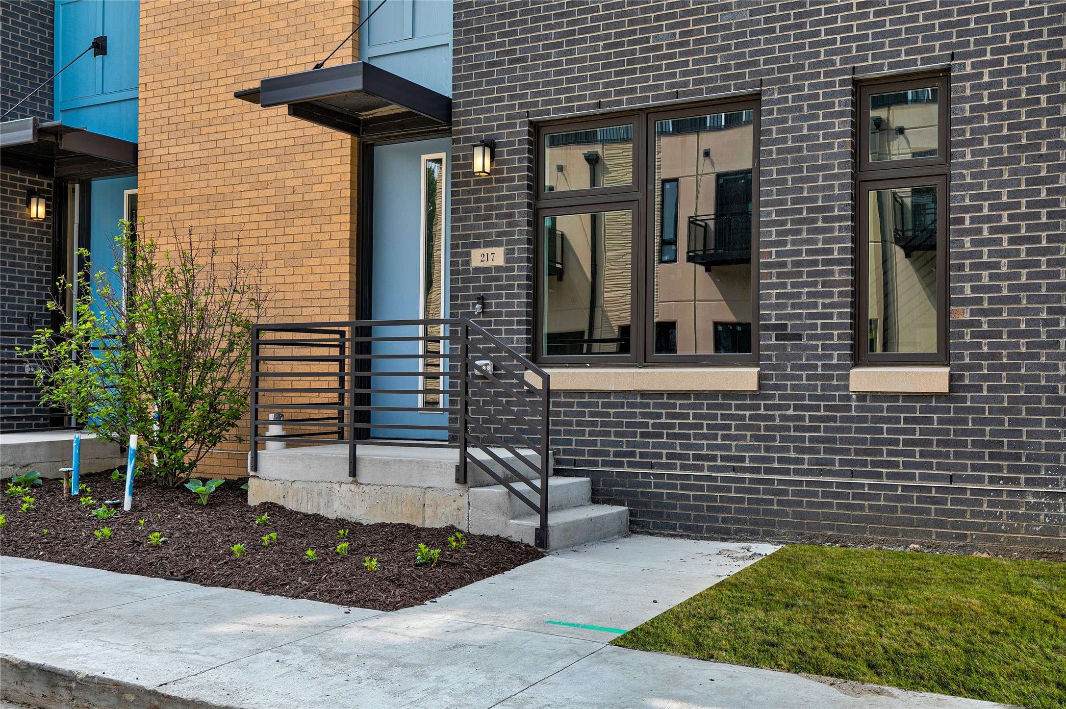 Des Moines, IA 50309,217 Maple Street