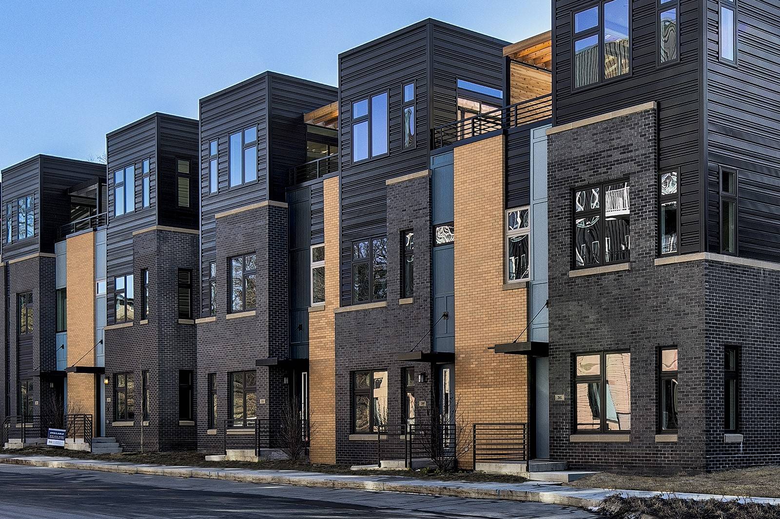 Des Moines, IA 50309,209 Maple Street