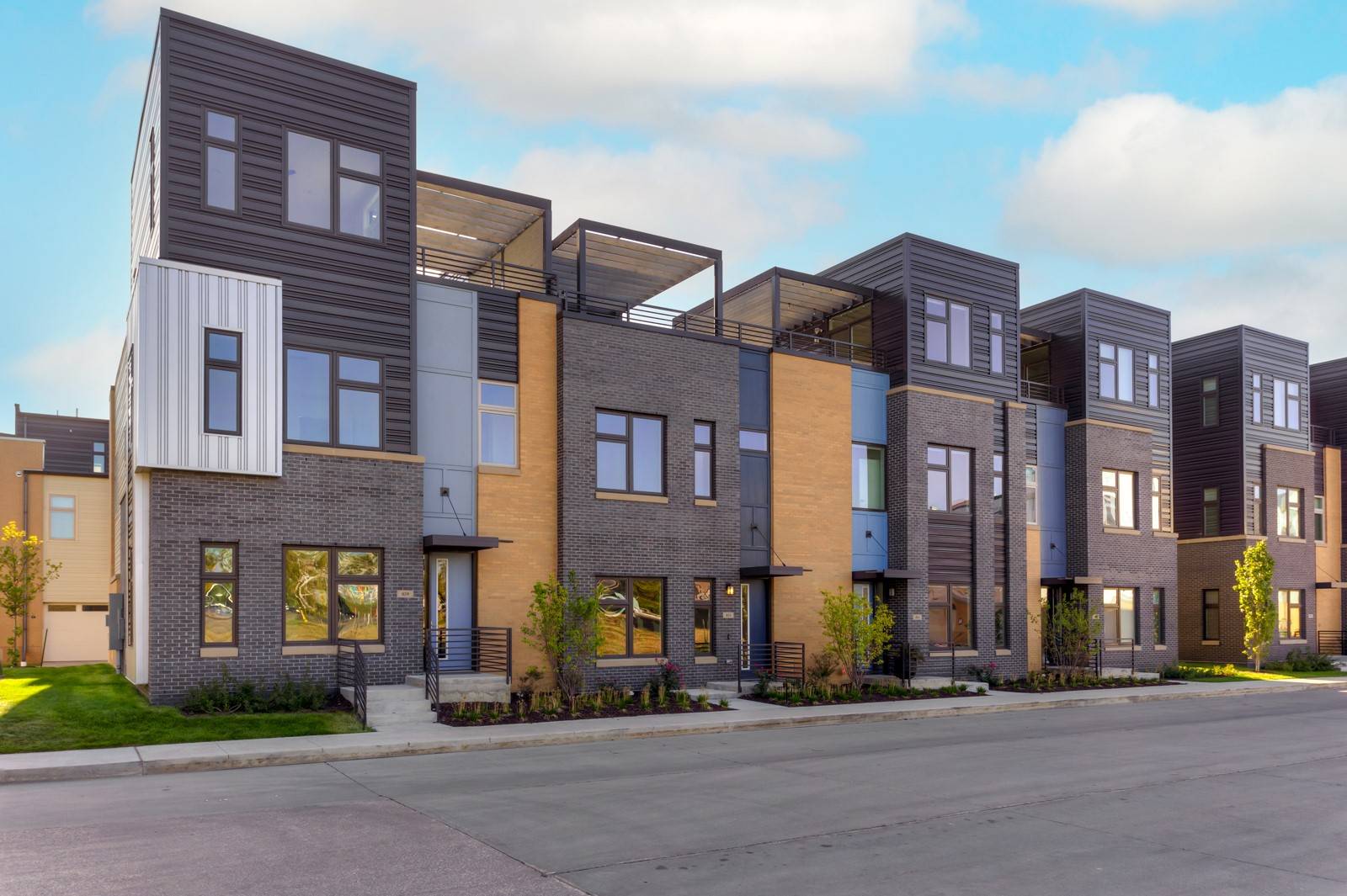 Des Moines, IA 50309,859 E 2nd Street