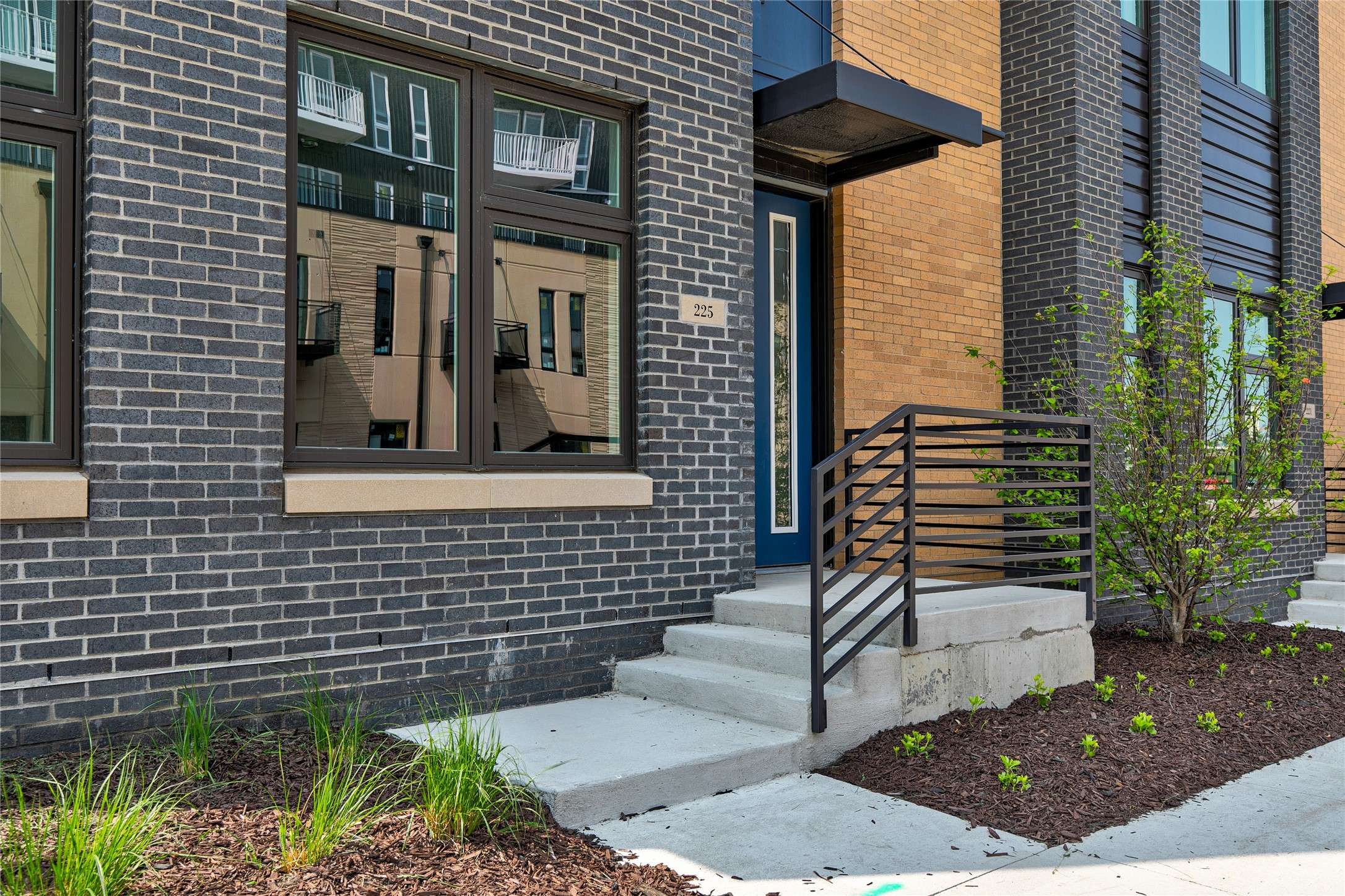 Des Moines, IA 50309,225 Maple Street