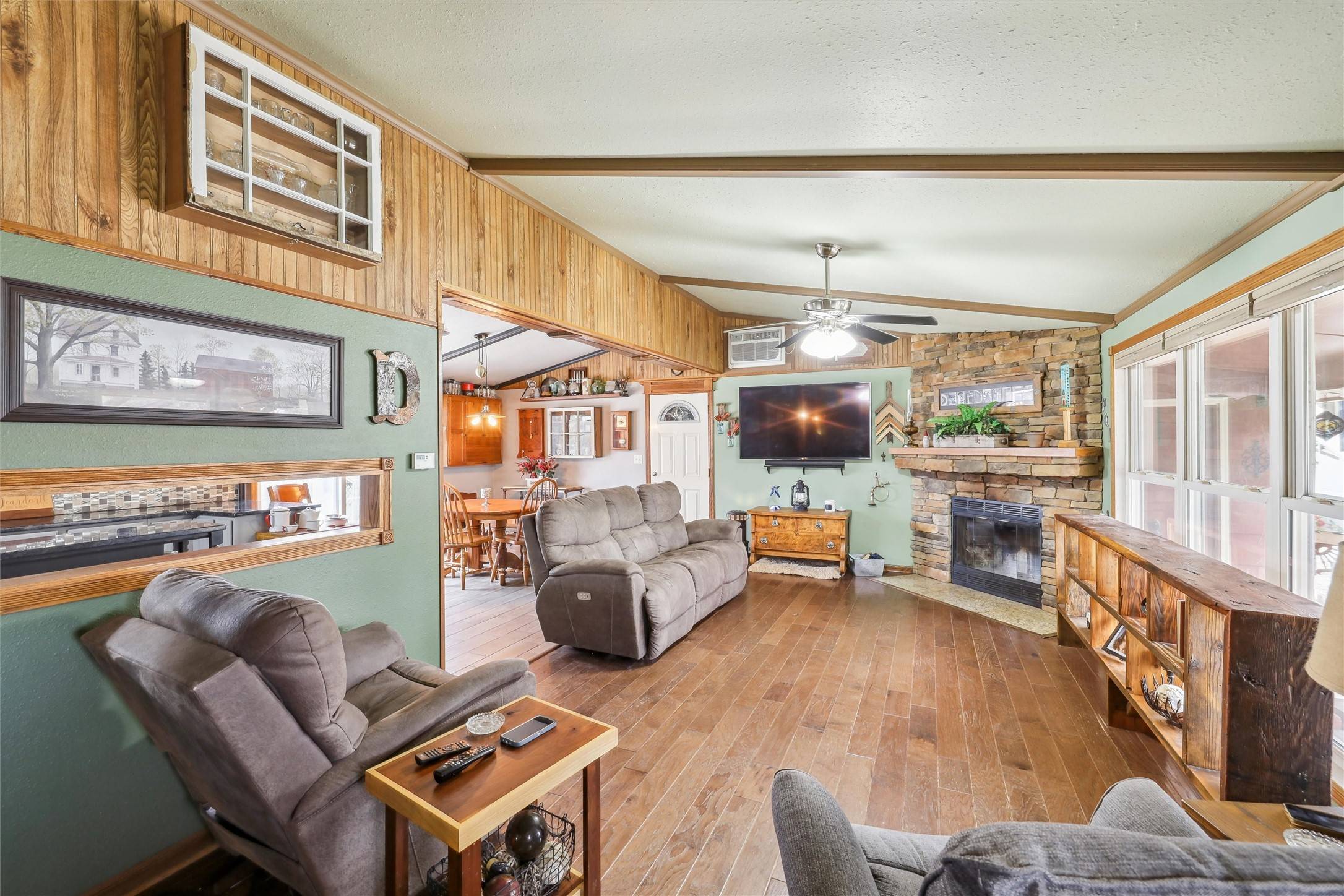 Perry, IA 50220,369 335th Street