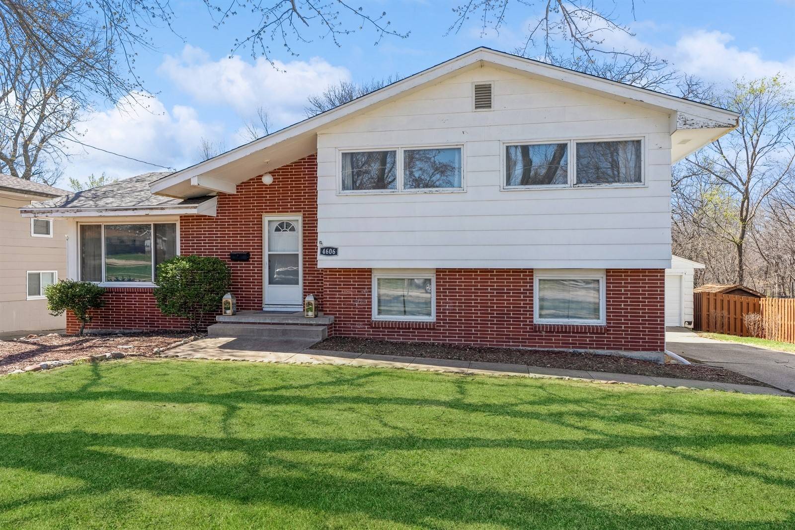 Des Moines, IA 50310,4606 40th Street