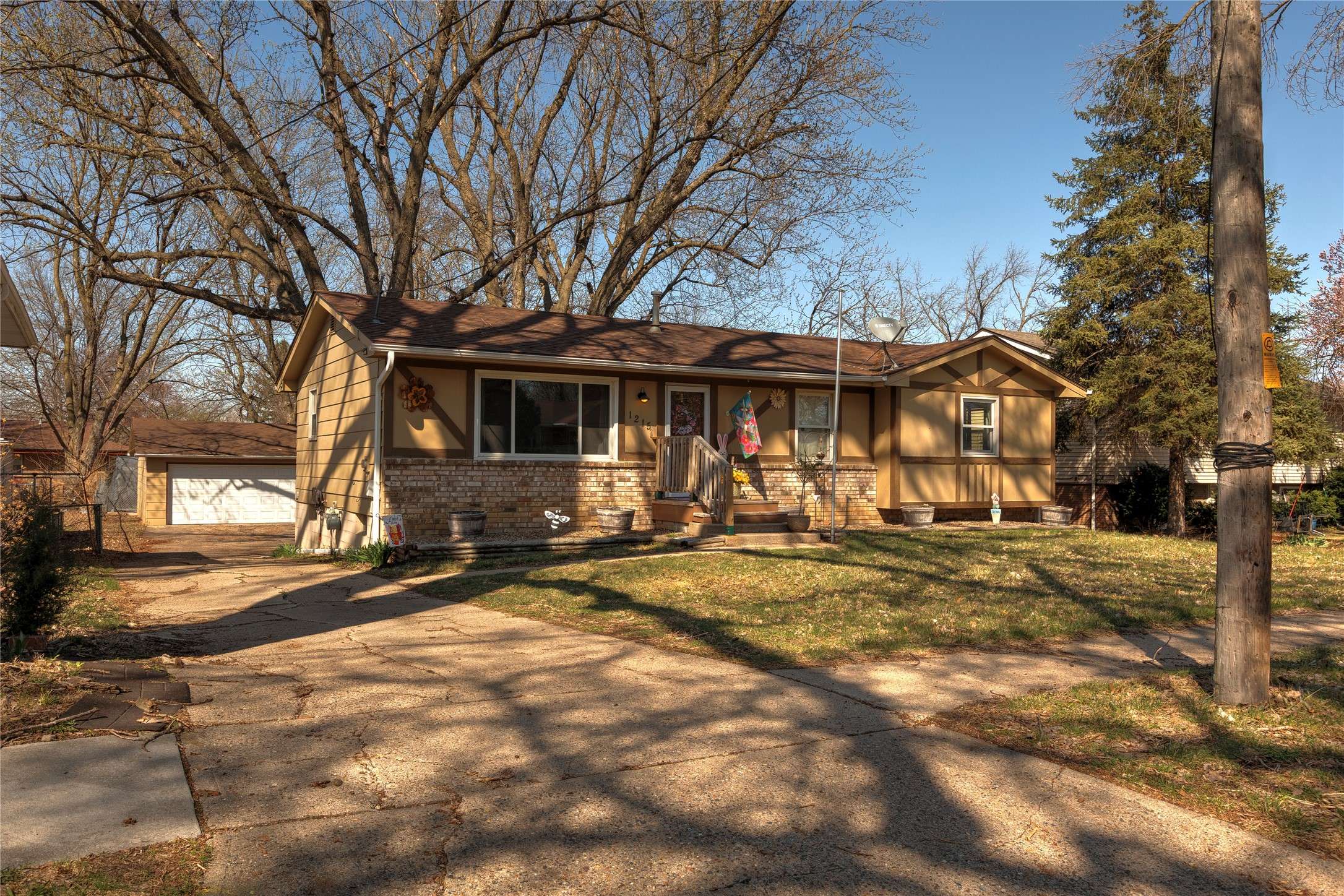 Des Moines, IA 50315,1215 Payton Avenue