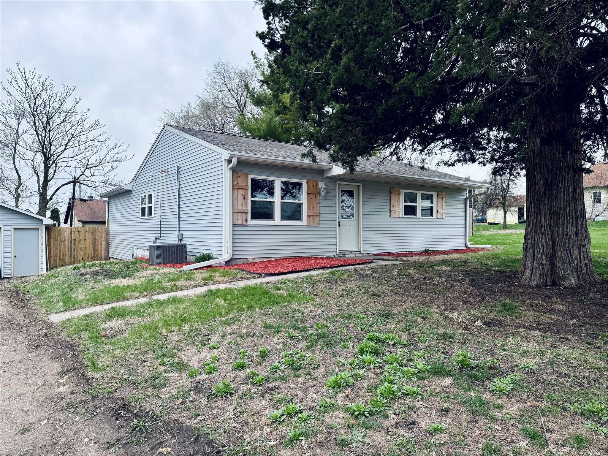 Knoxville, IA 50138,1402 E Marion Street