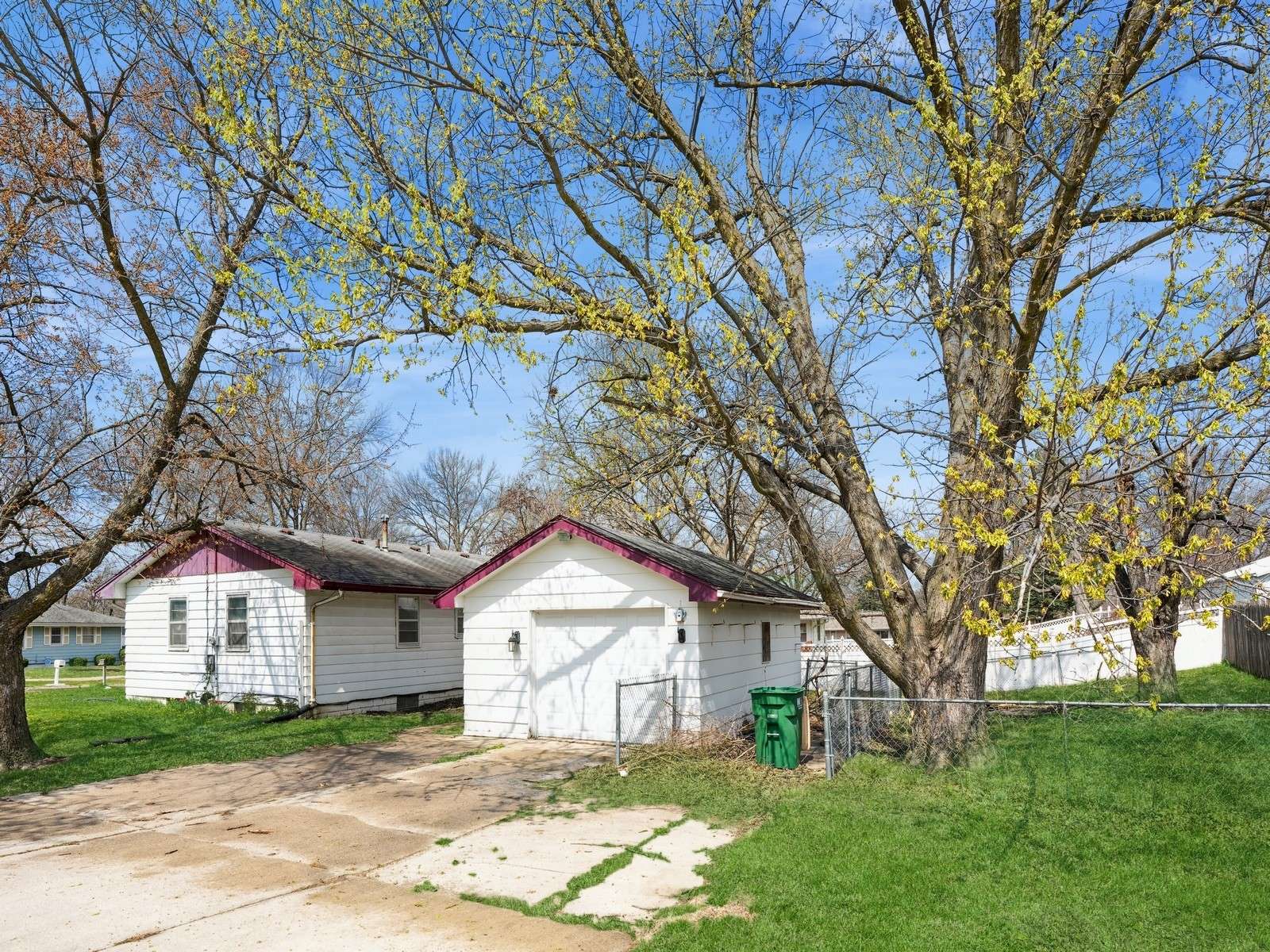 Indianola, IA 50125,110 S J Street