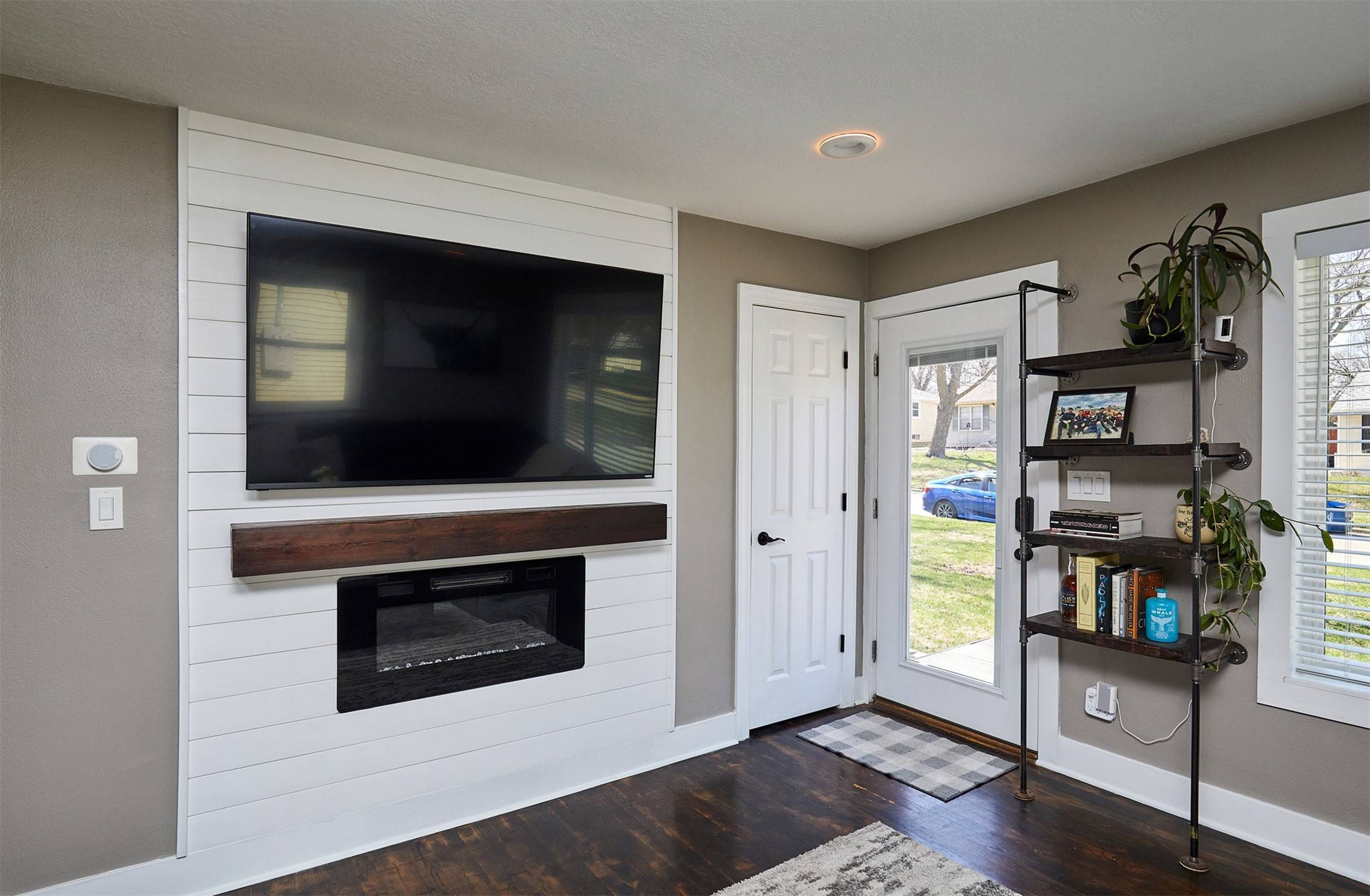 Des Moines, IA 50310,3841 55th Street