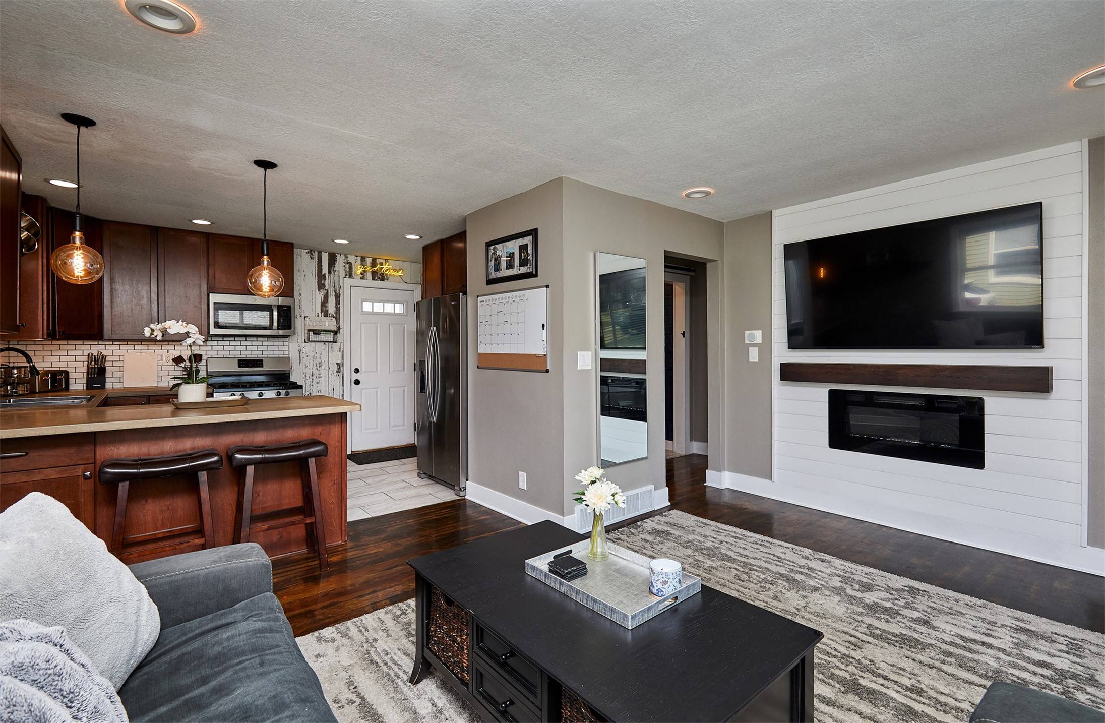 Des Moines, IA 50310,3841 55th Street