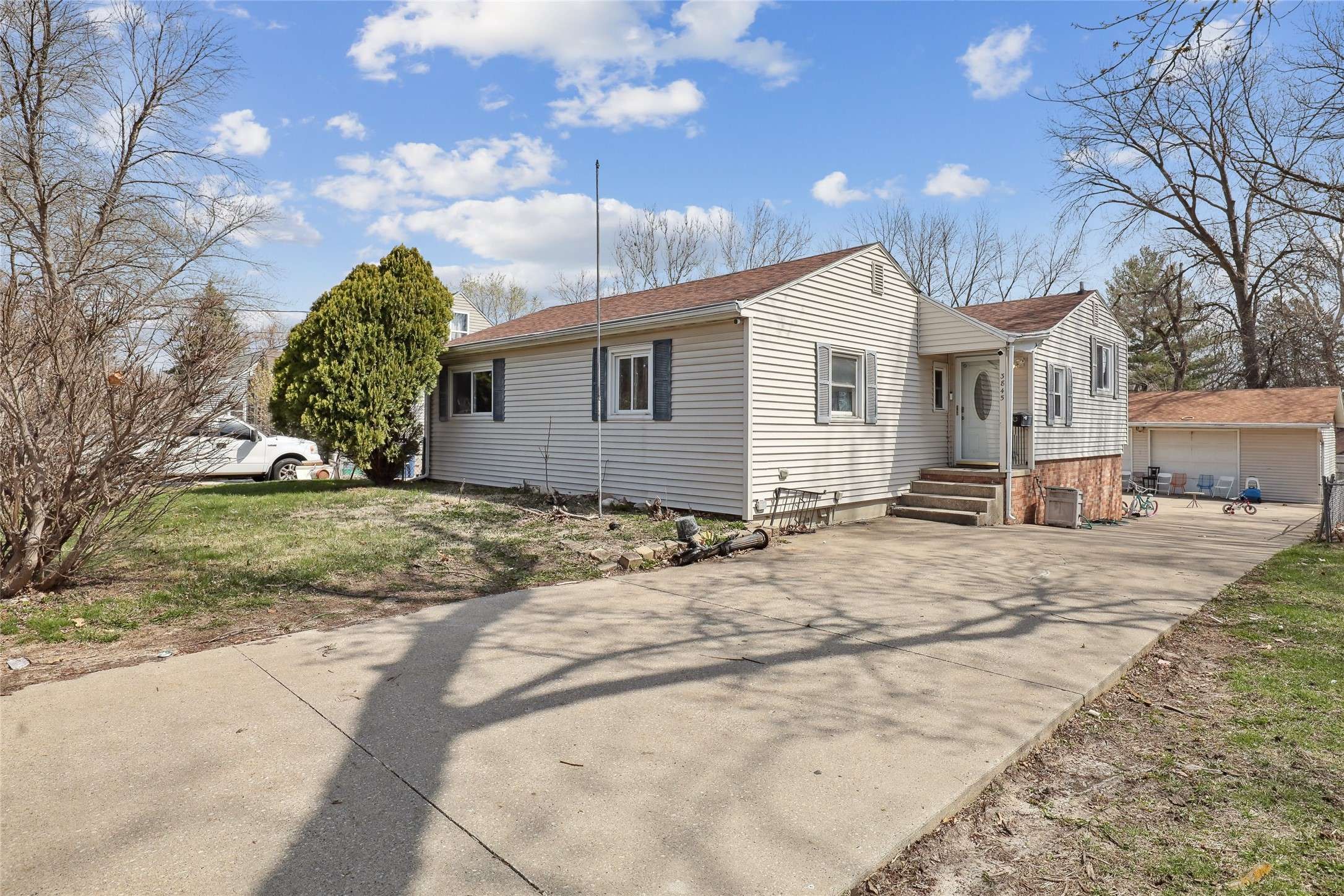 Des Moines, IA 50310,3845 51st Street