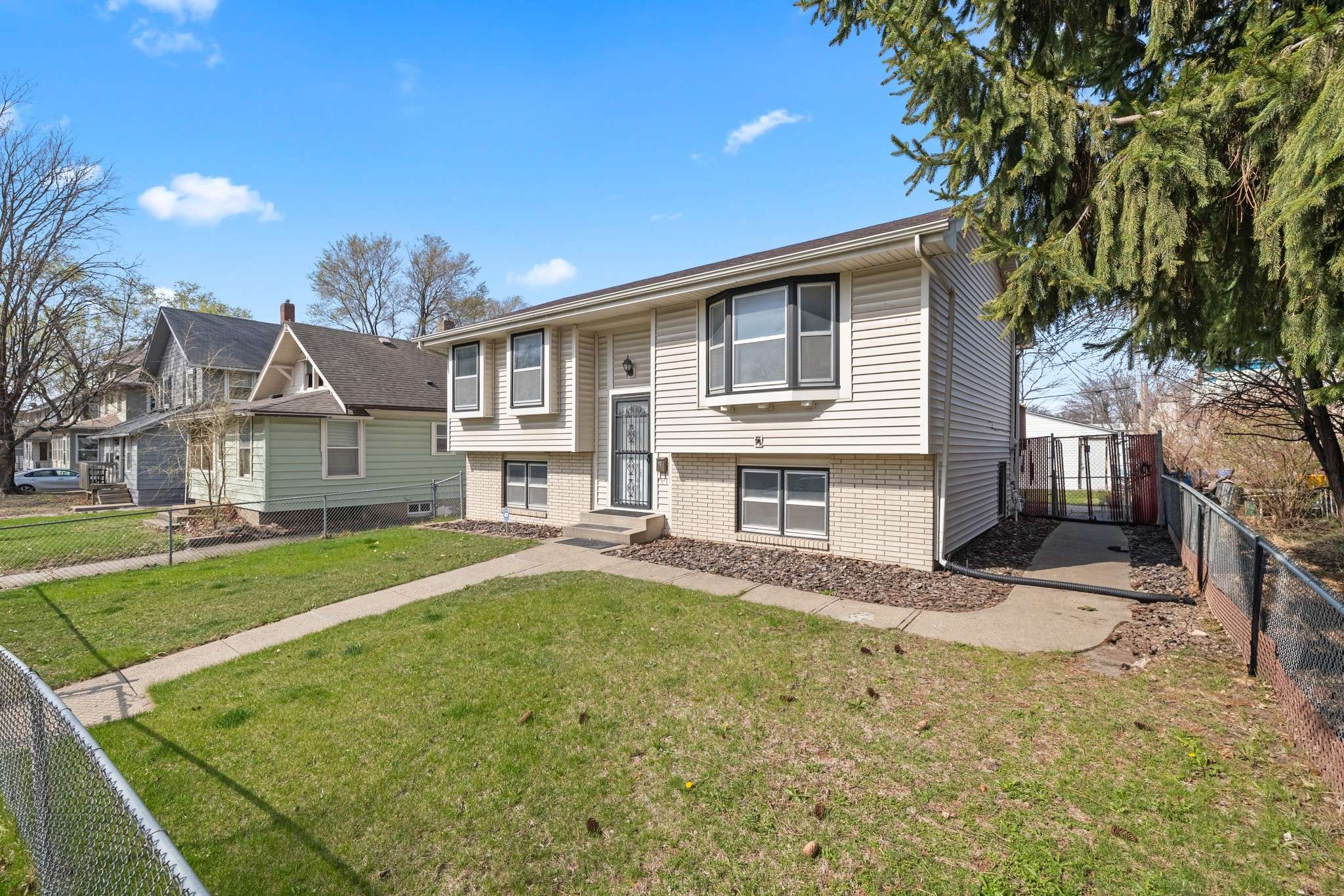 Des Moines, IA 50313,3512 1st Street
