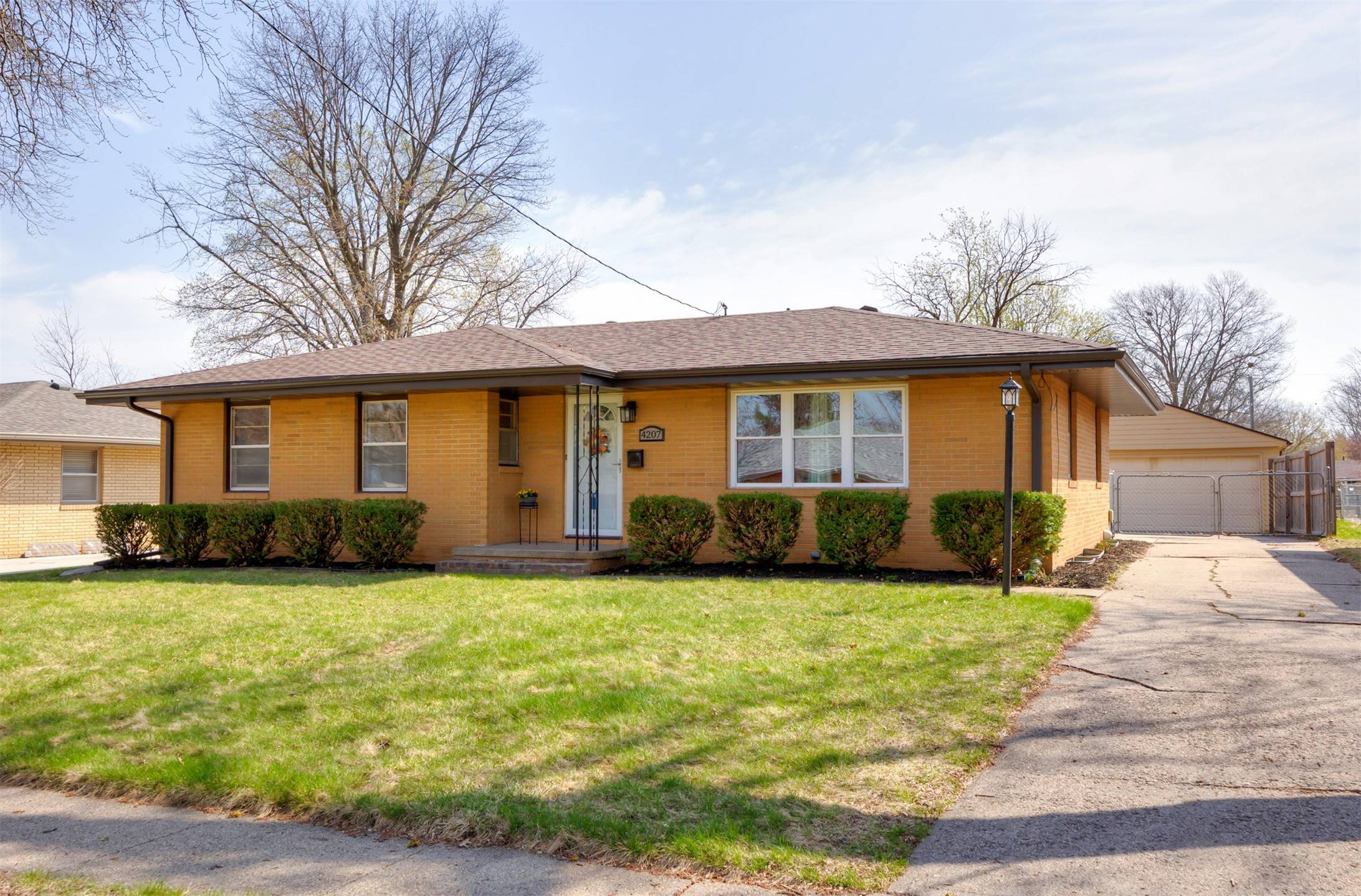 Des Moines, IA 50310,4207 41st Street