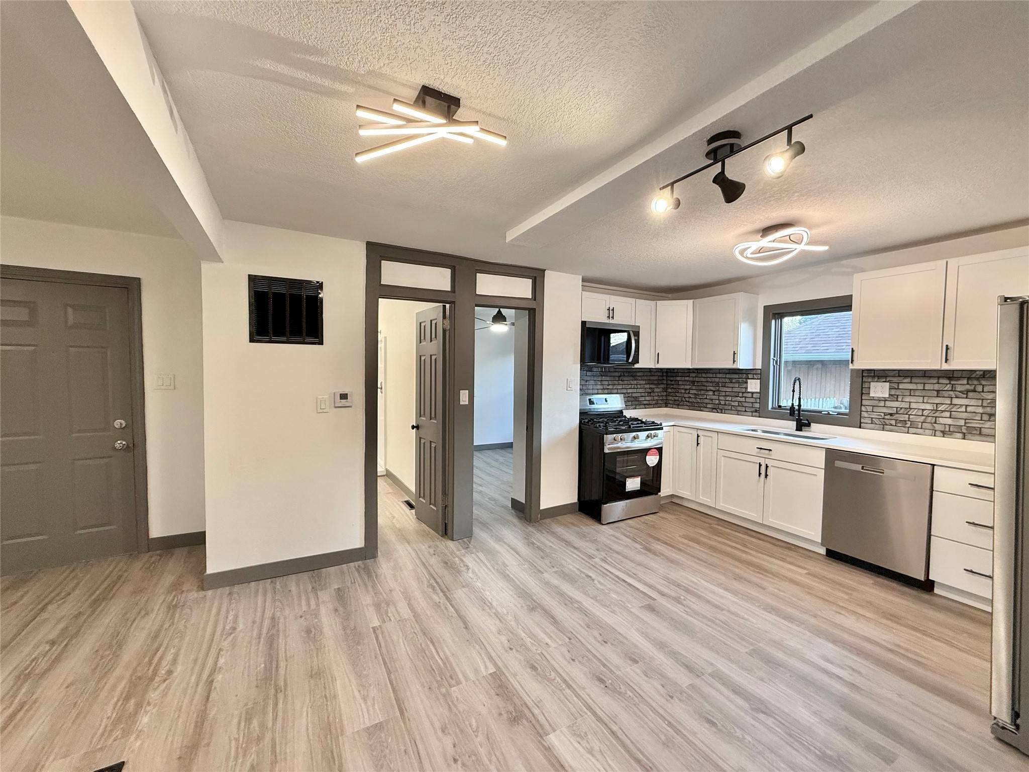 Des Moines, IA 50316,928 Morton Avenue