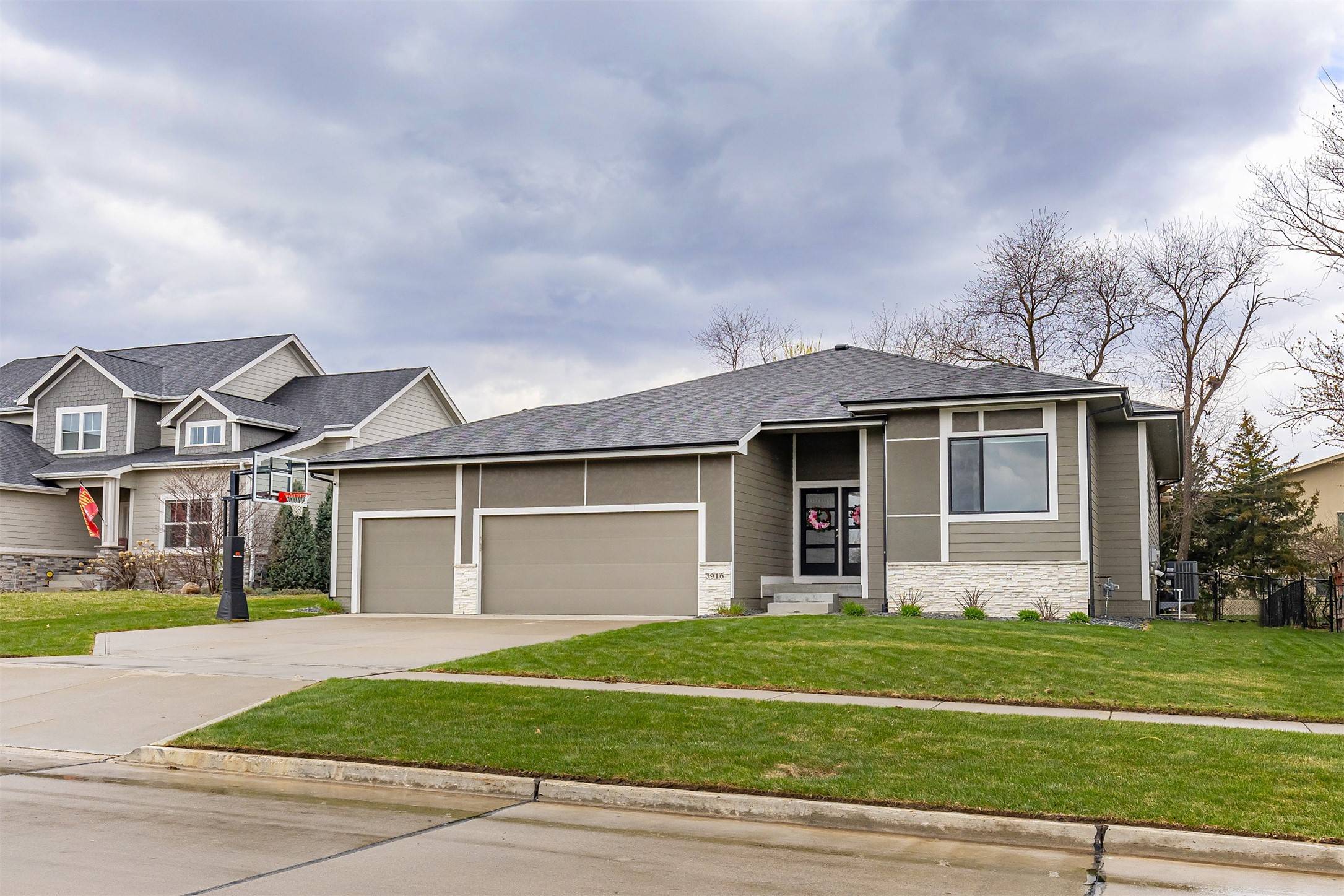 Urbandale, IA 50323,3916 163rd Street
