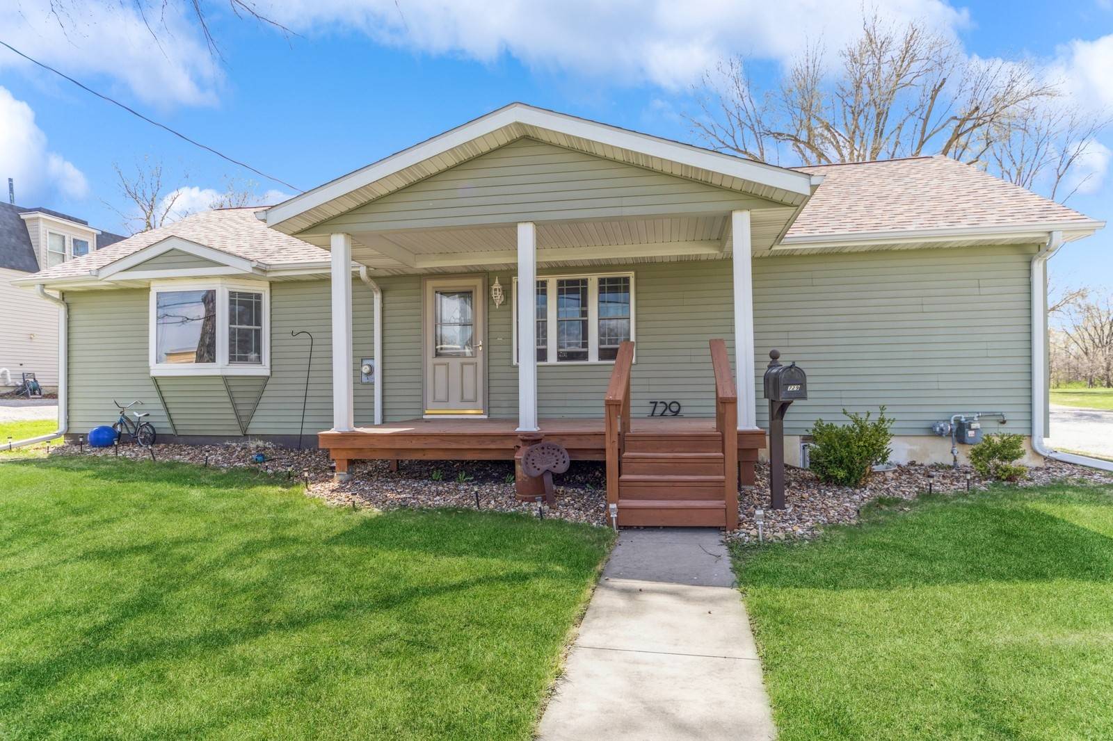 Oskaloosa, IA 52577,729 N E Street