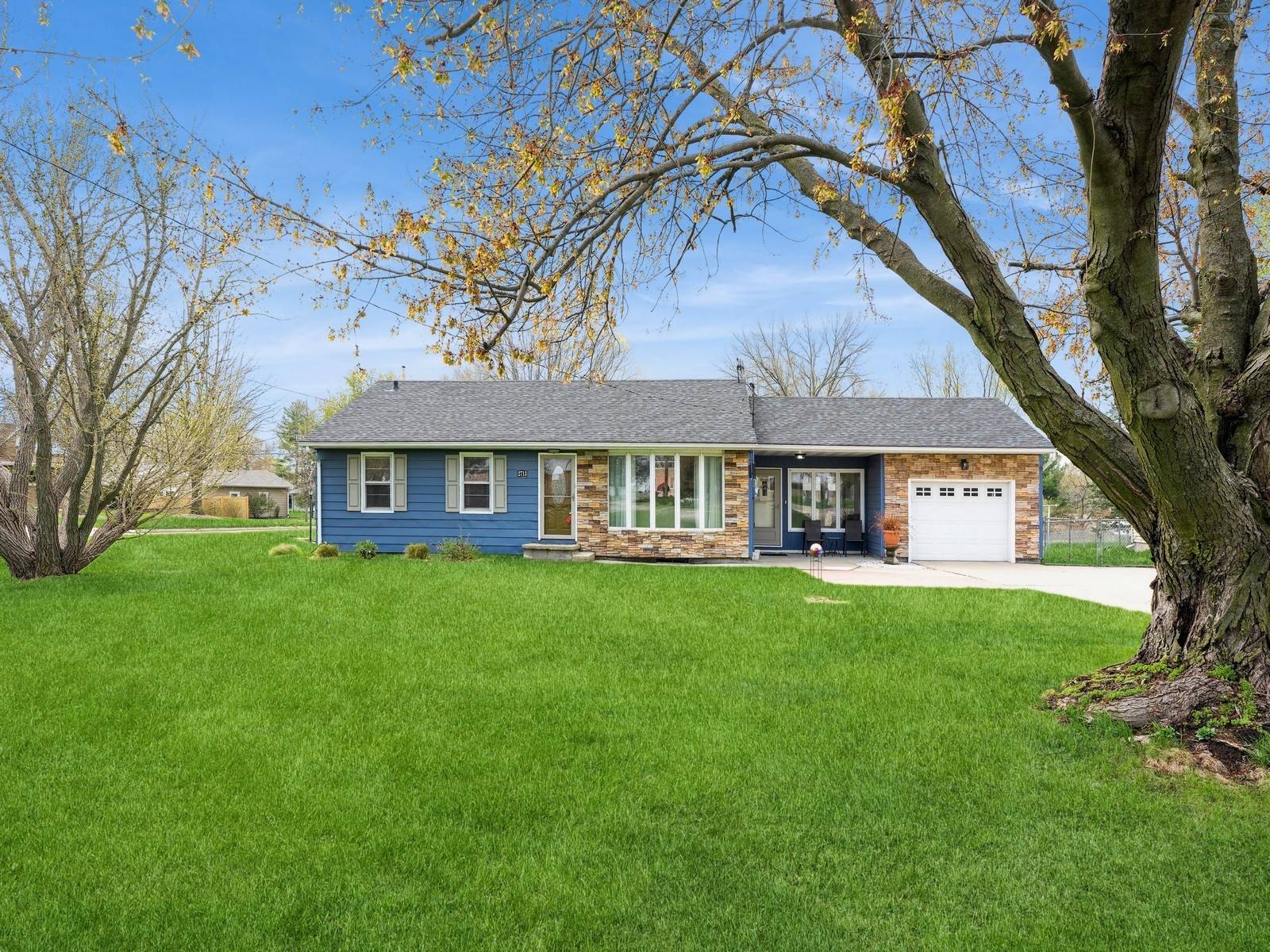 Newton, IA 50208,2713 1st Avenue E