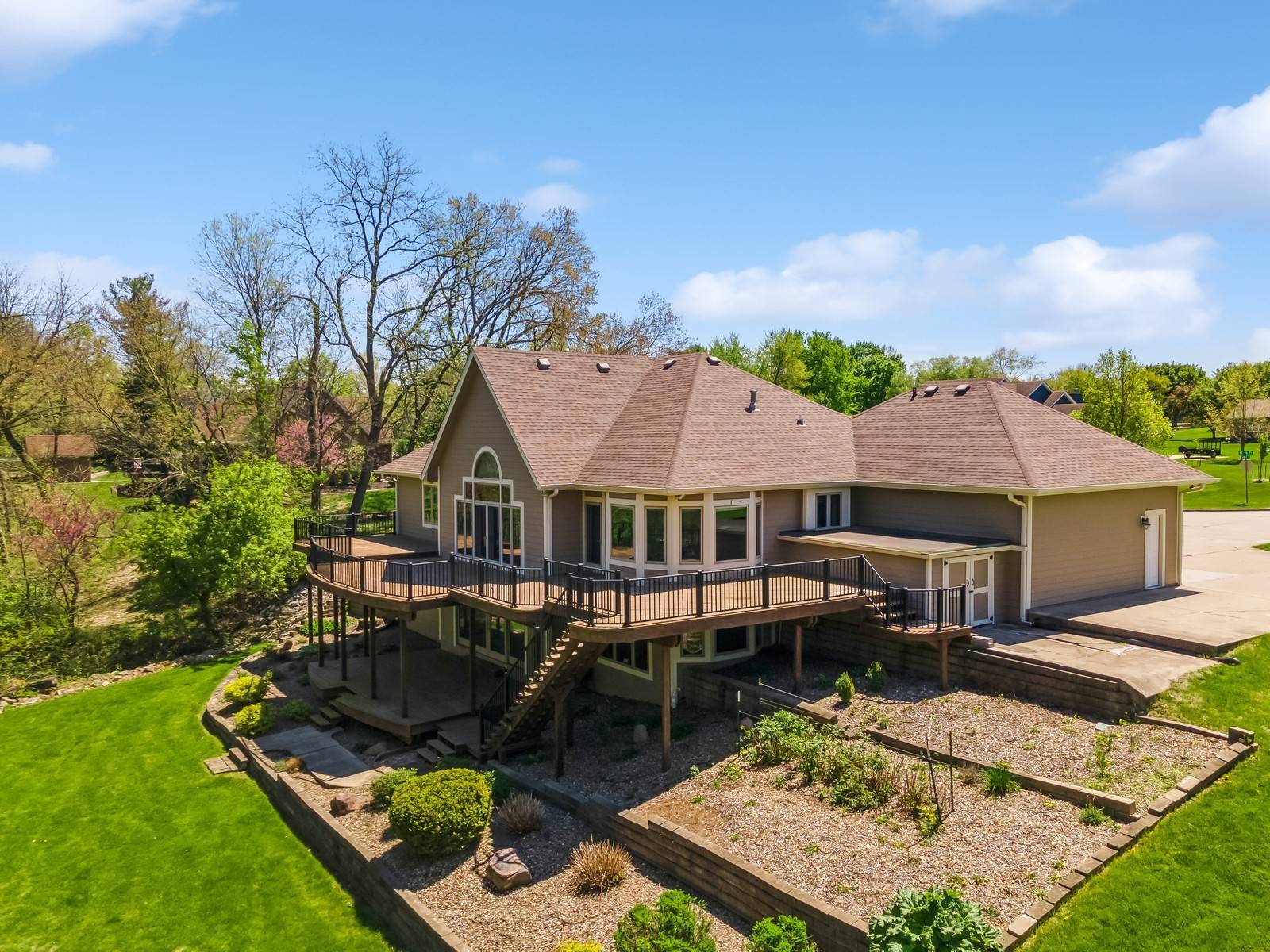 Ankeny, IA 50021,2734 NE 96th Place