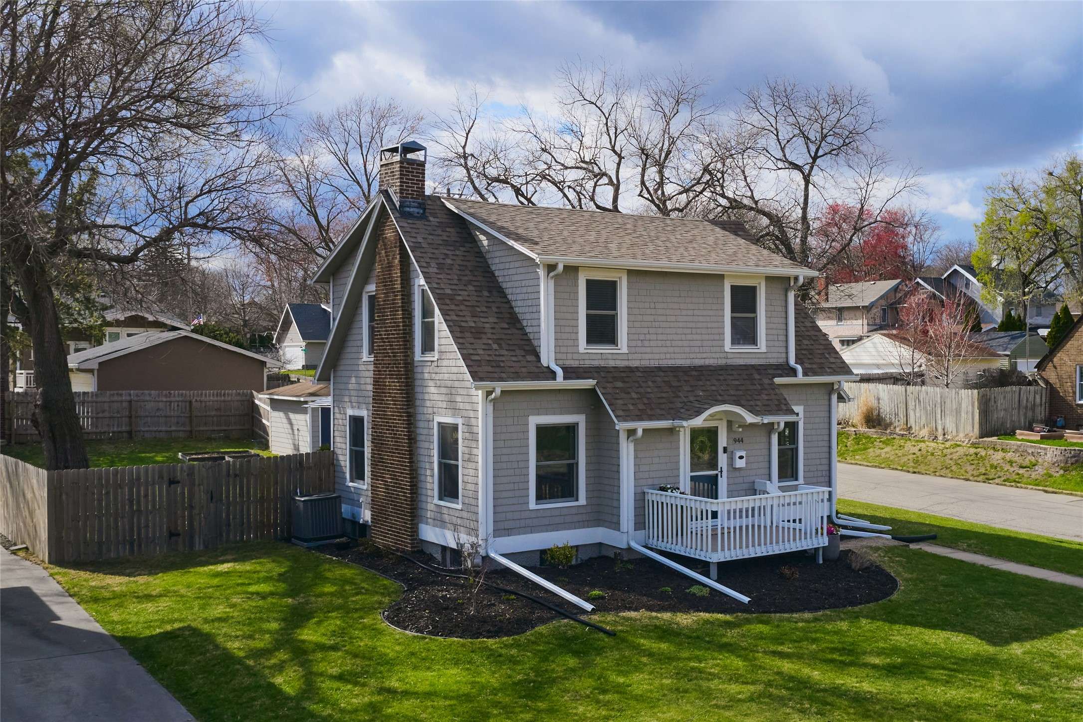 Des Moines, IA 50312,944 38th Street
