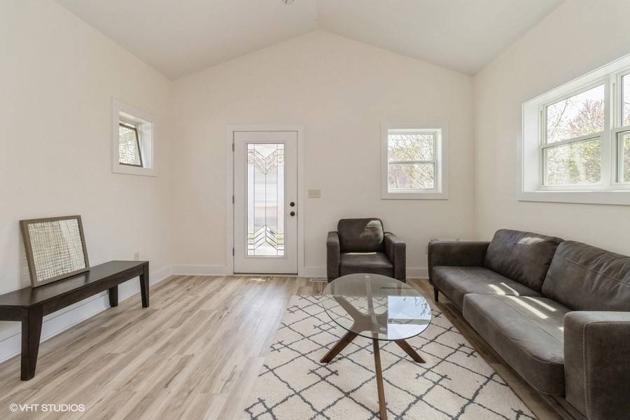 Des Moines, IA 50317,804 E 26th Street