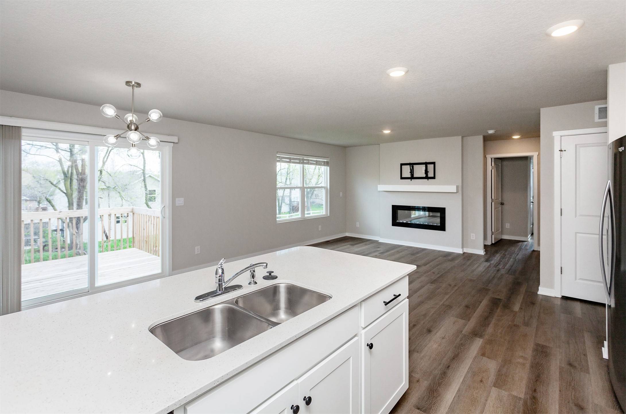 Des Moines, IA 50317,4944 Grandview Avenue