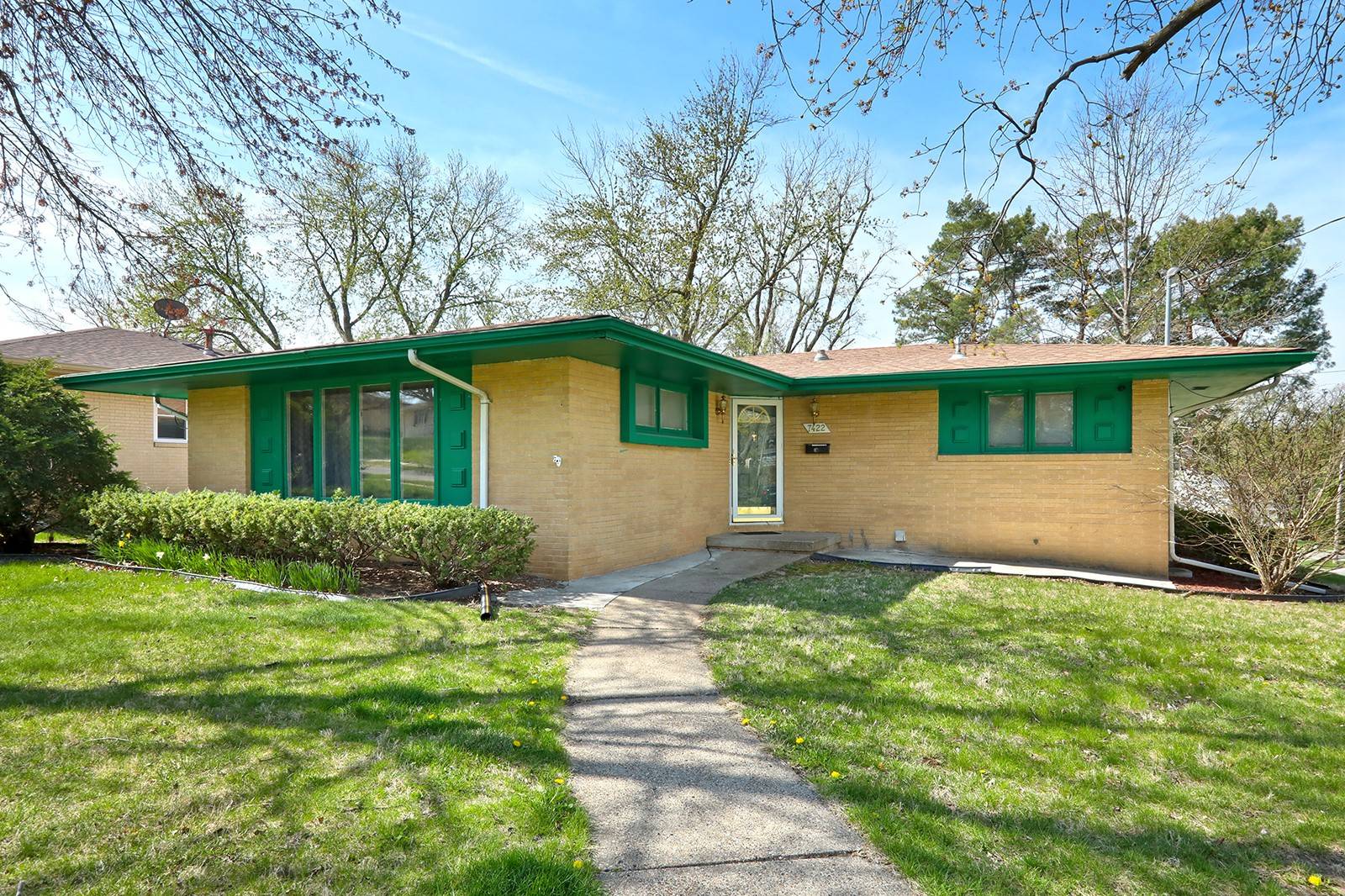 Urbandale, IA 50322,7422 Oak Brook Drive