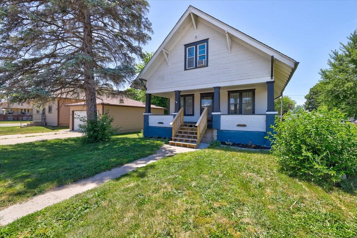 Melcher-dallas, IA 50049,211 Main Street S
