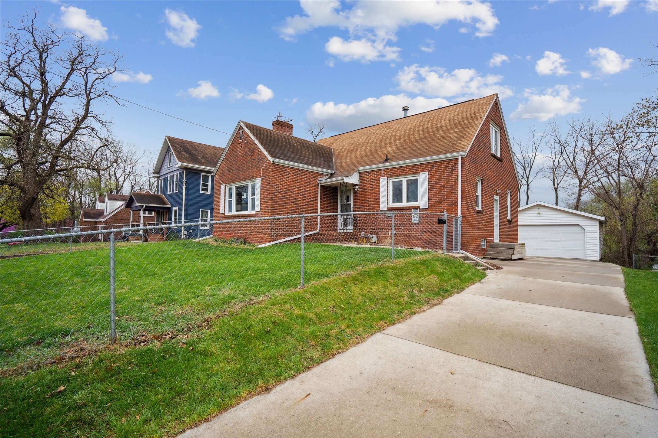 Des Moines, IA 50317,1804 E 33rd Street
