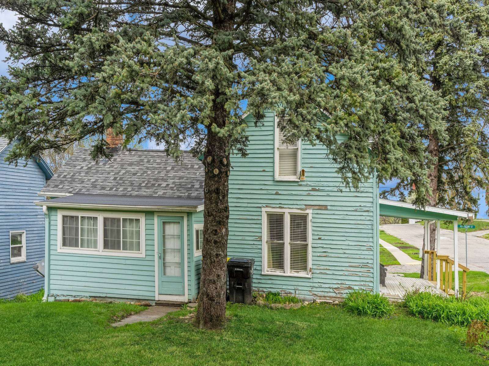 Colfax, IA 50054,17 N Iowa Street