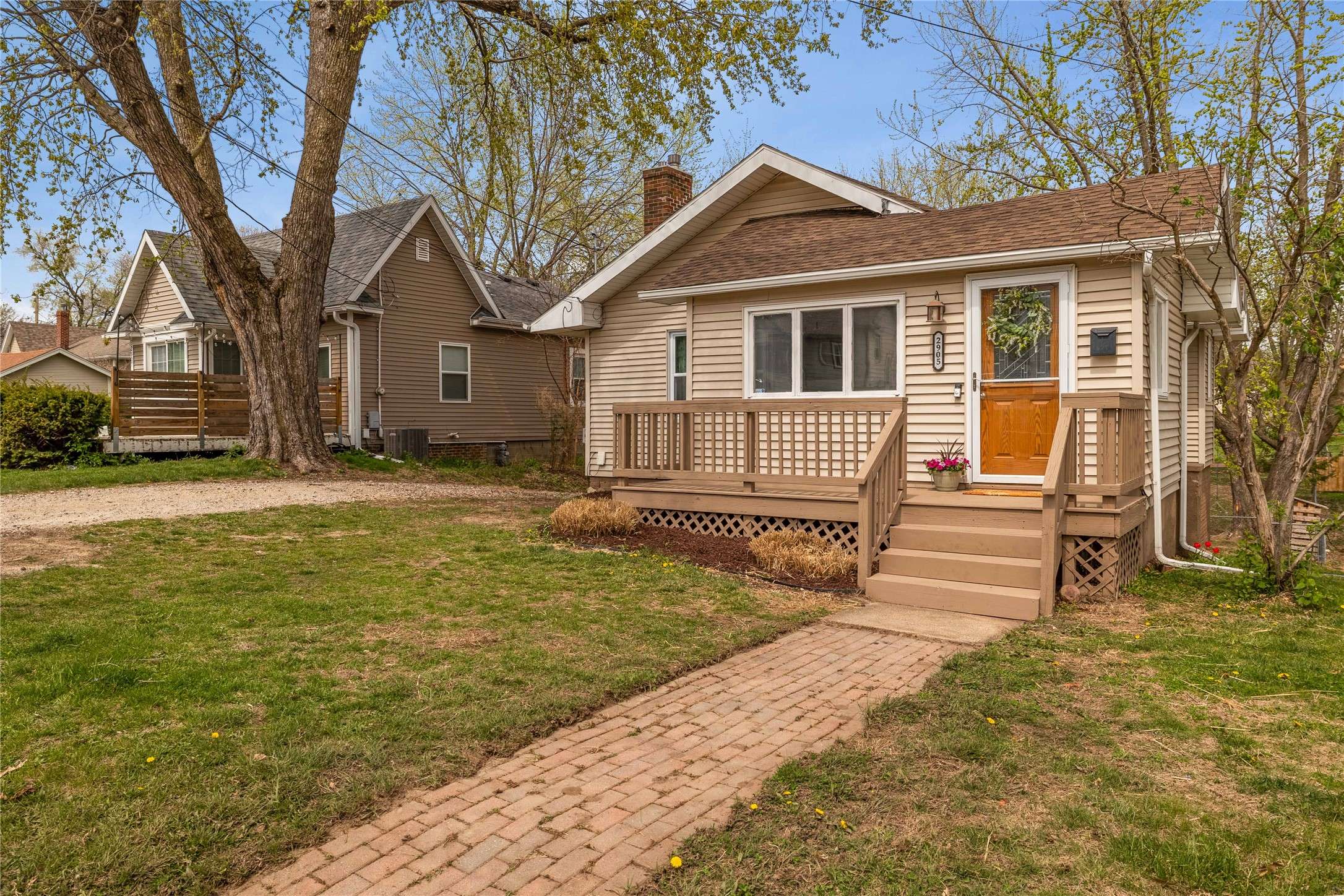 Des Moines, IA 50310,2905 Sheridan Avenue