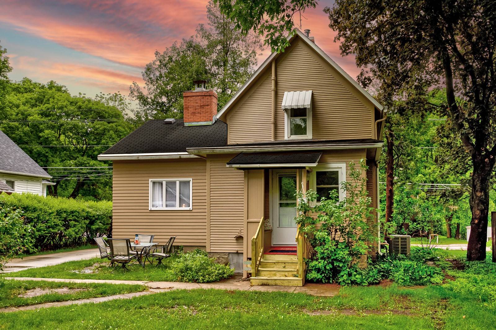 Ames, IA 50014,2918 Oakland Street