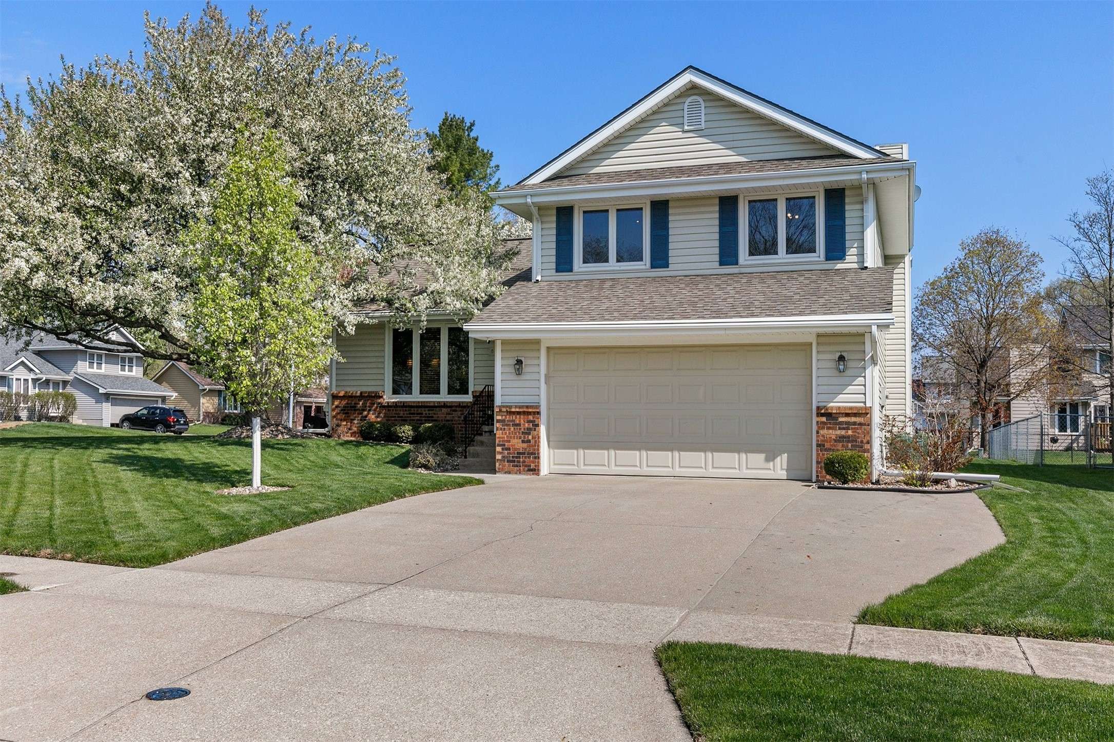 Urbandale, IA 50322,8219 Hickory Drive