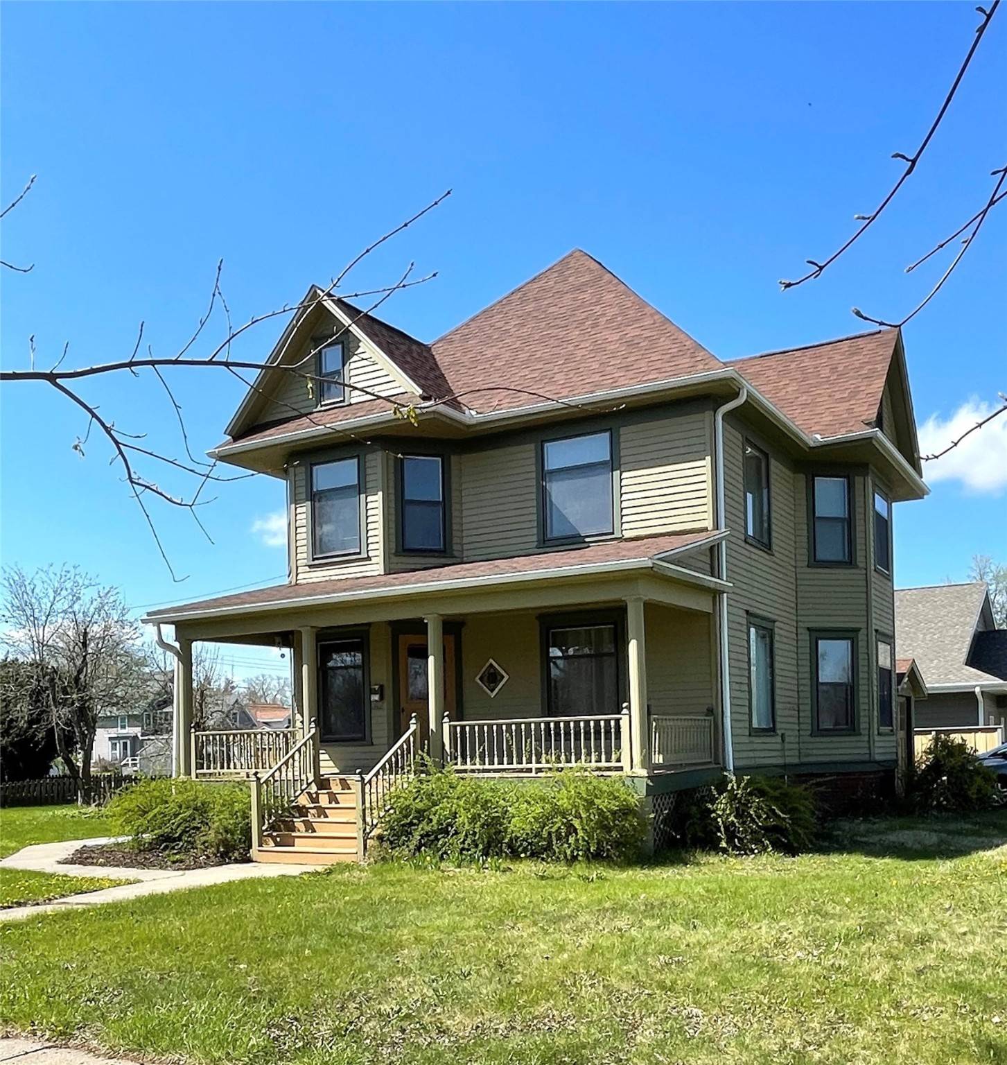 Grinnell, IA 50112,1323 5th Avenue