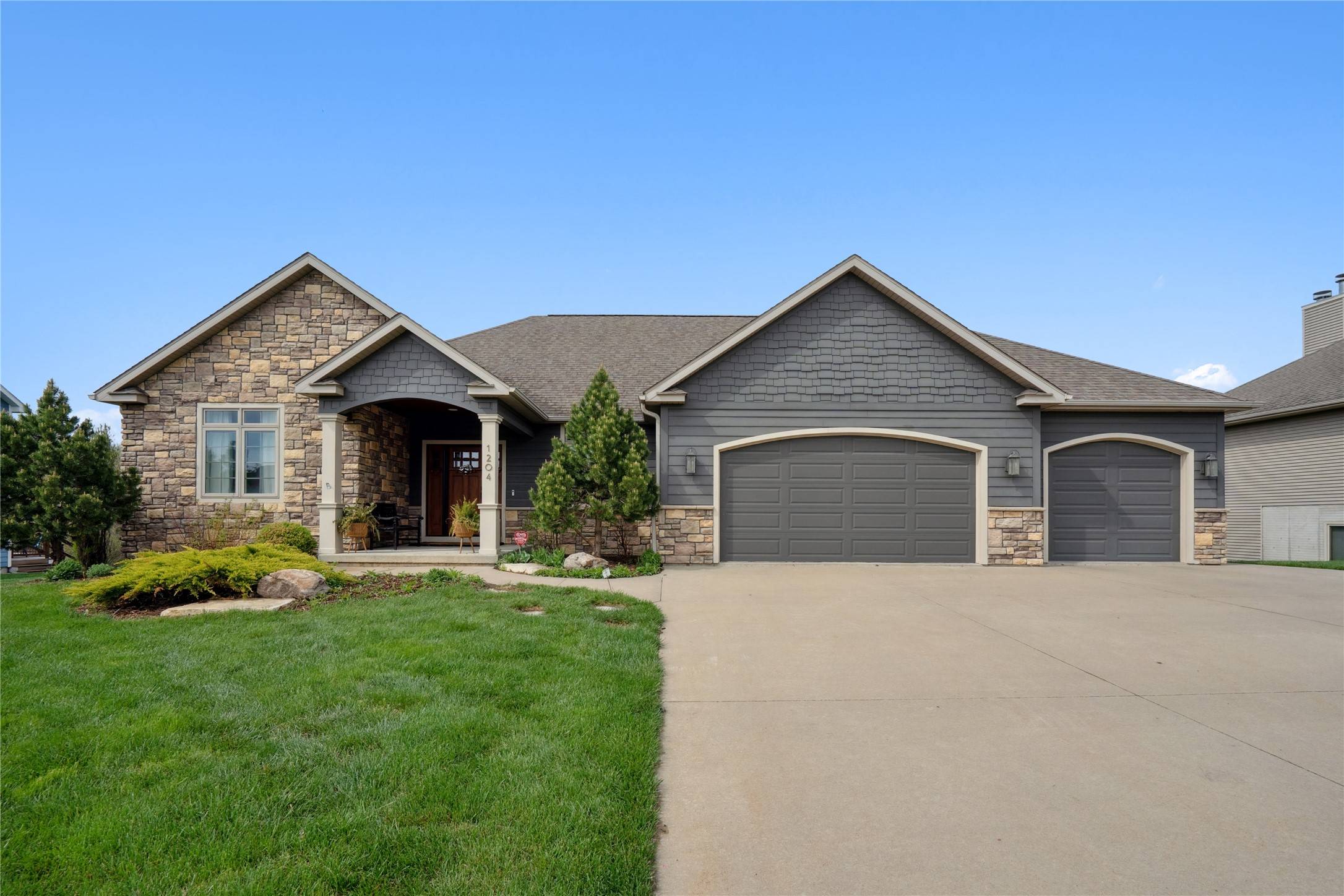 Pella, IA 50219,1204 Fountain View Drive