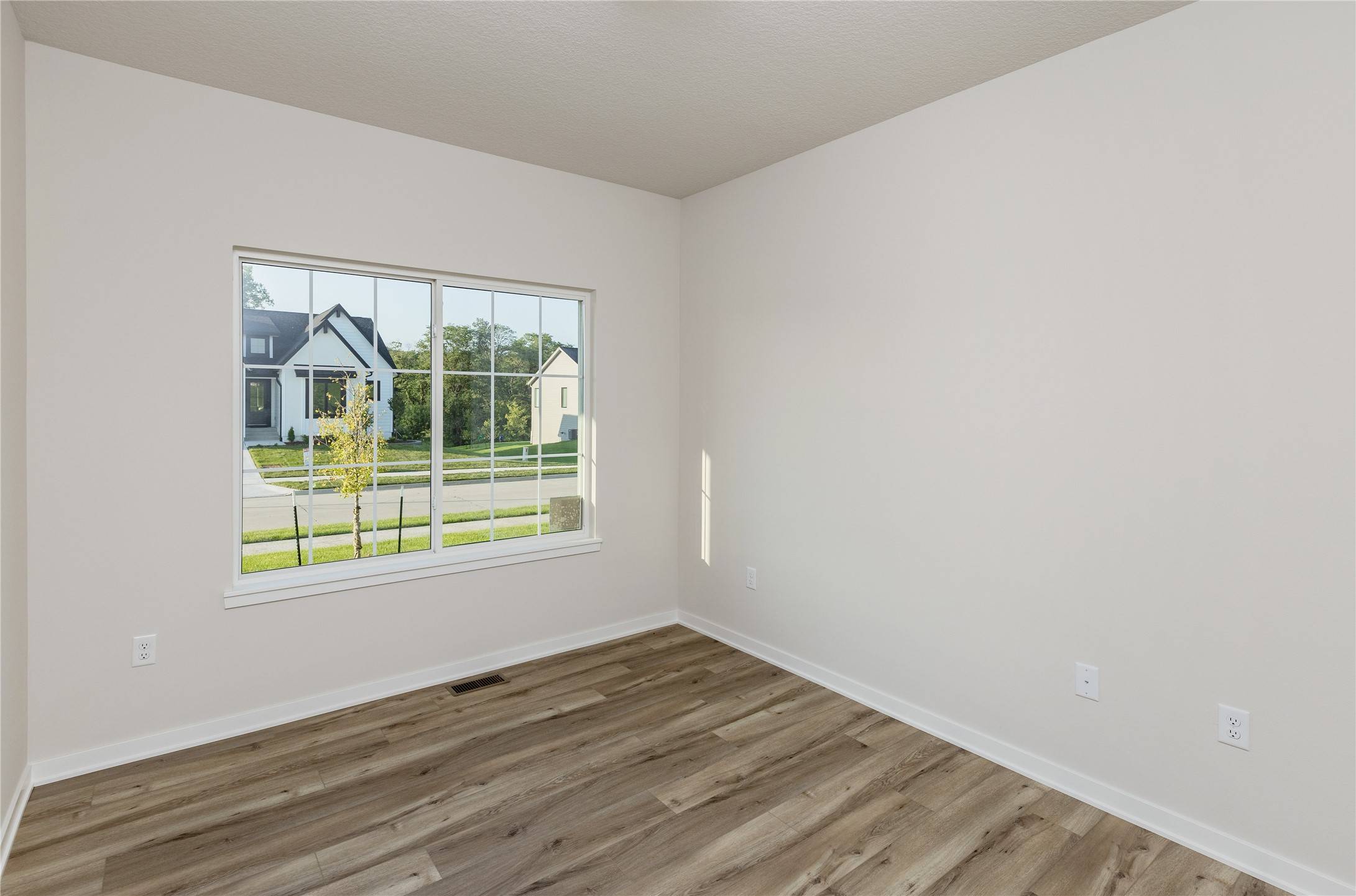 Urbandale, IA 50323,16508 Ironwood Lane