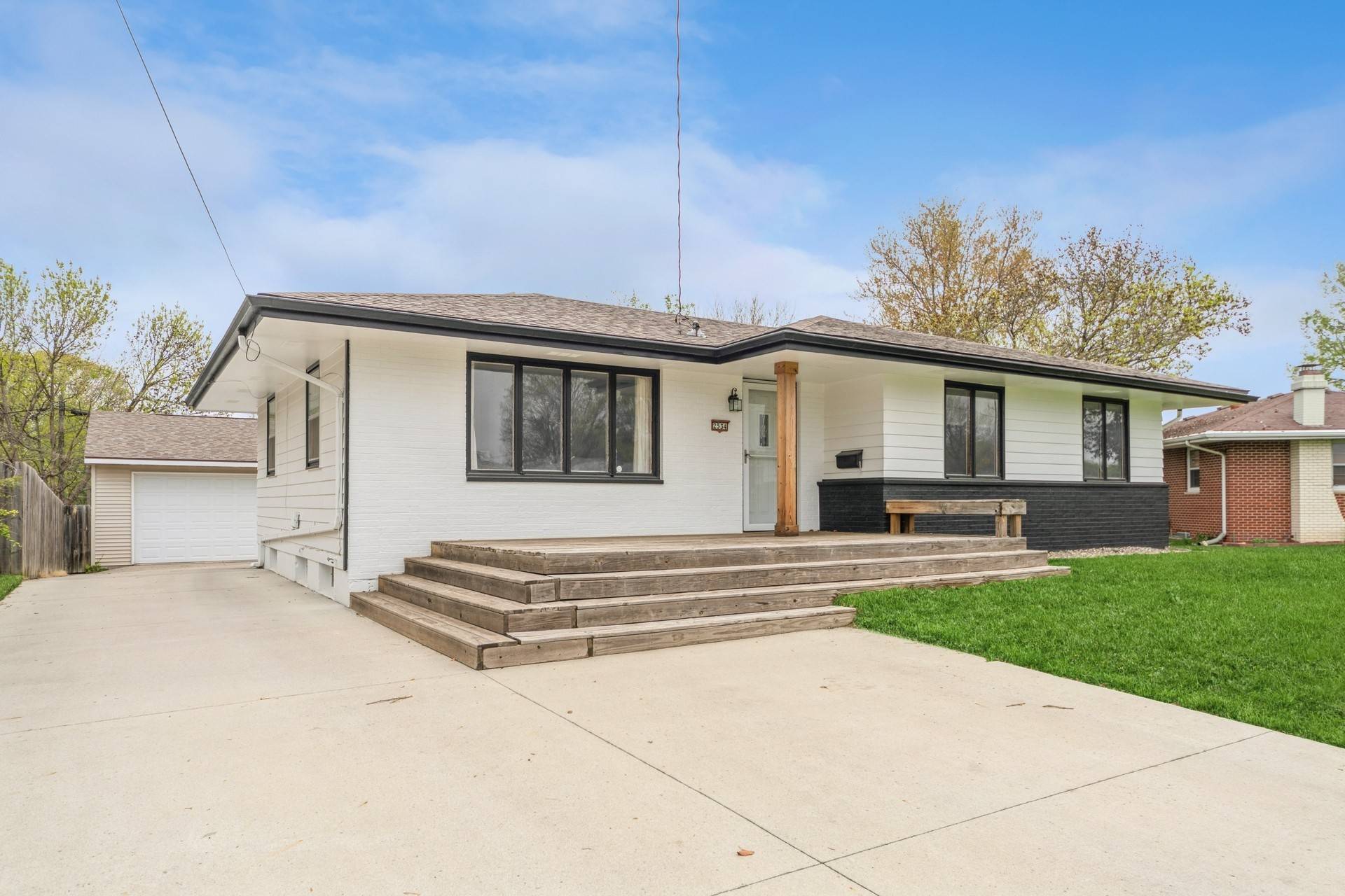 Des Moines, IA 50317,2534 Mansfield Drive