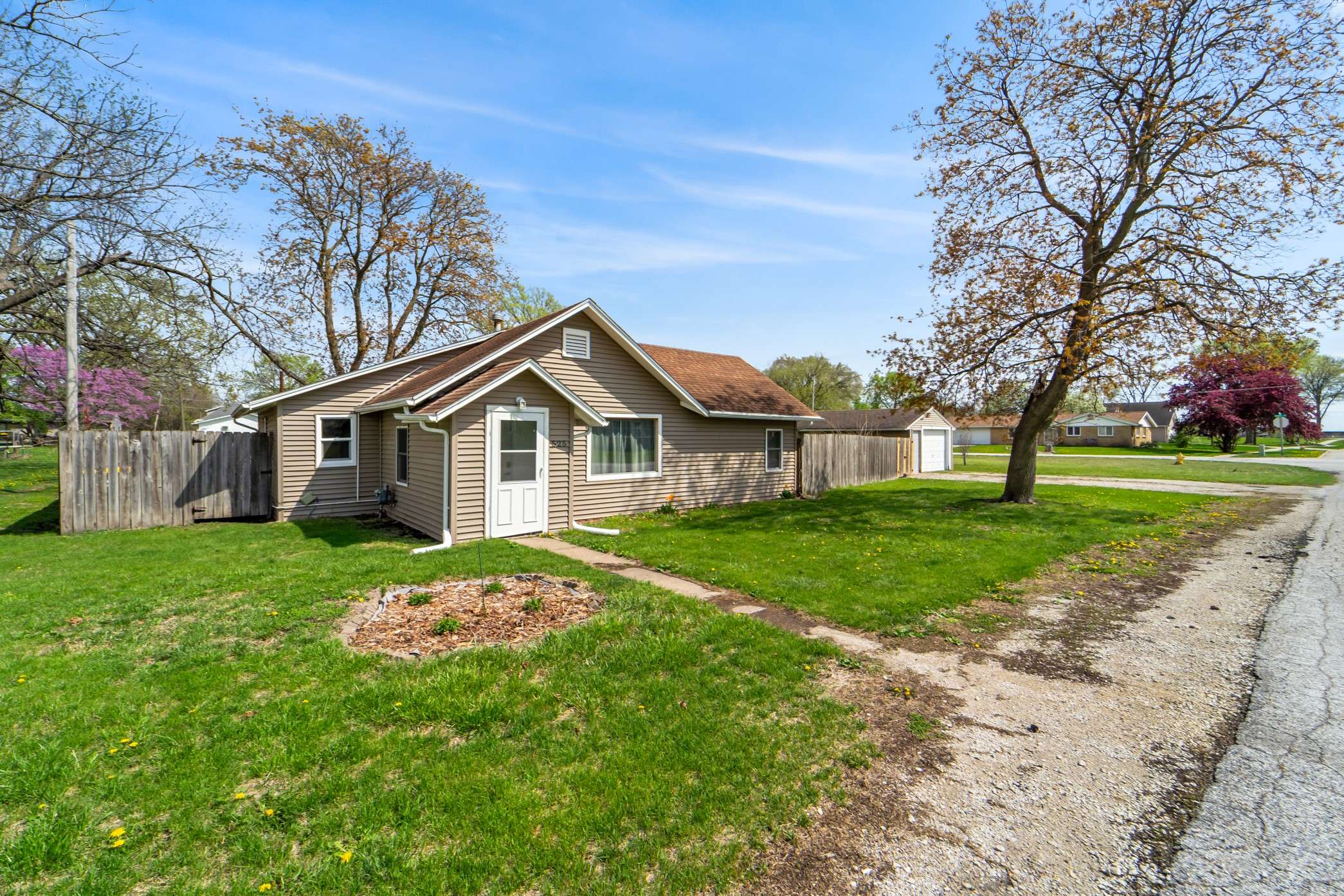 Waukee, IA 50263,525 7th Street