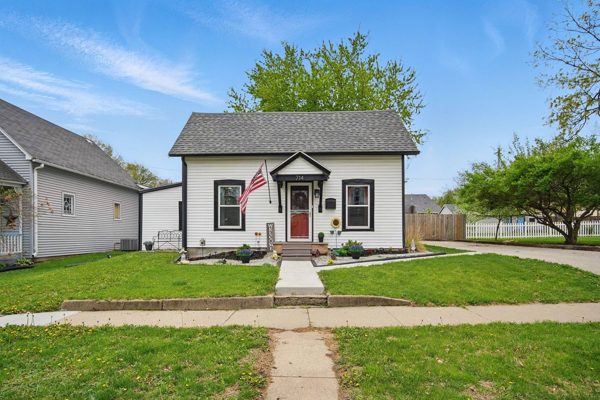 Knoxville, IA 50138,714 E Robinson Street