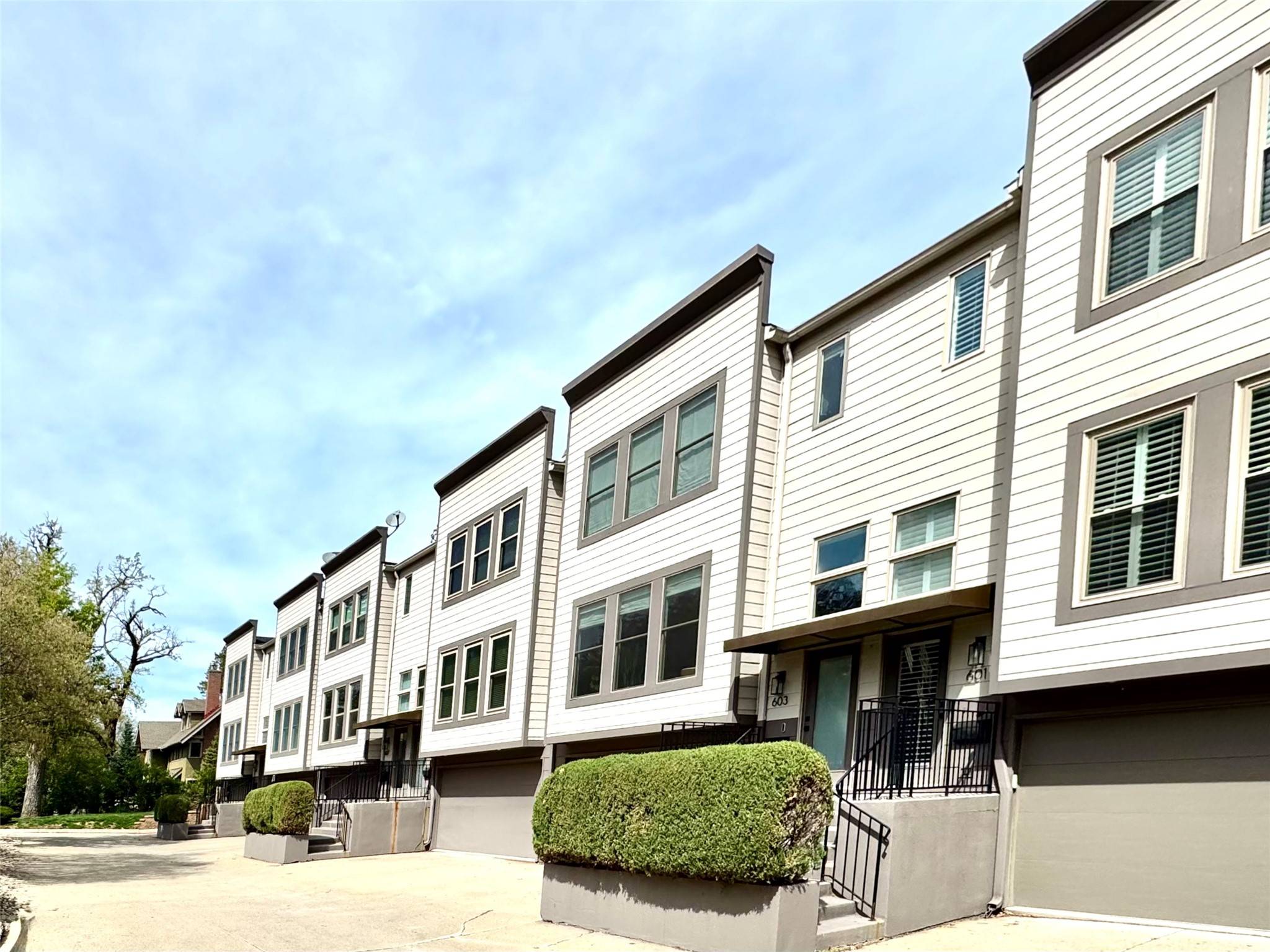 Des Moines, IA 50312,601 41st Street