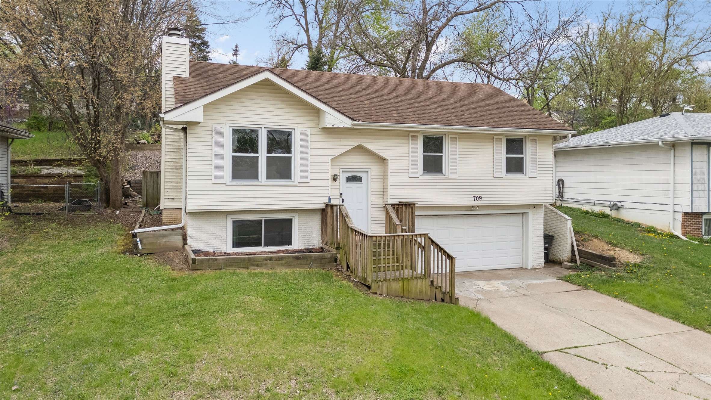 Des Moines, IA 50315,709 E Hackley Avenue