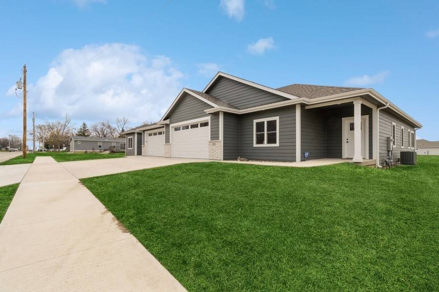 Newton, IA 50208,2369 N 10th Avenue E