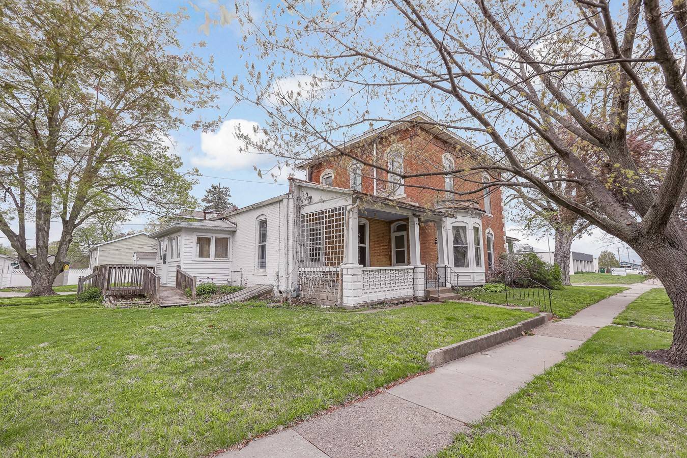 Knoxville, IA 50138,302 W Main Street