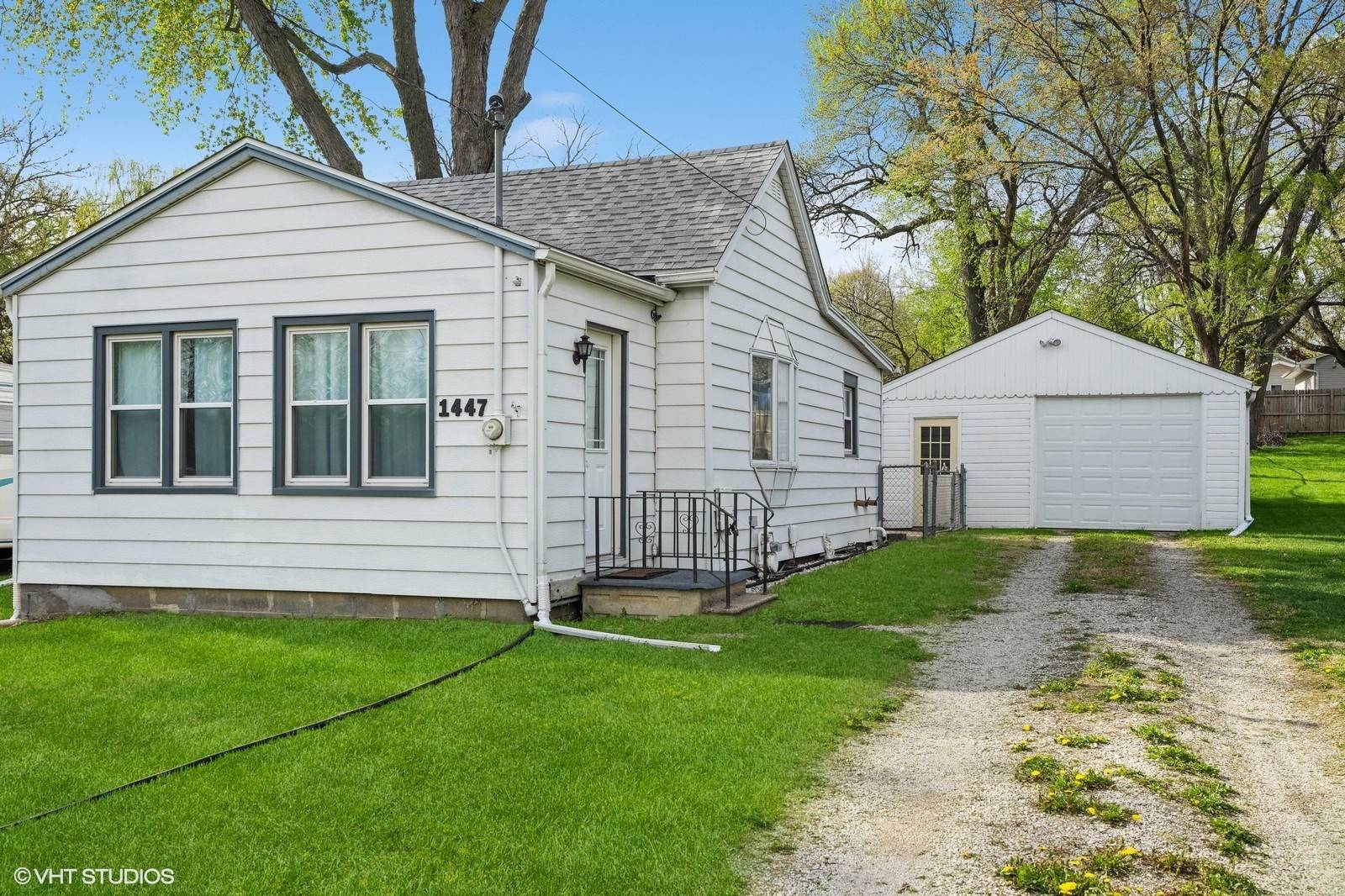 Des Moines, IA 50320,1447 E Glenwood Drive