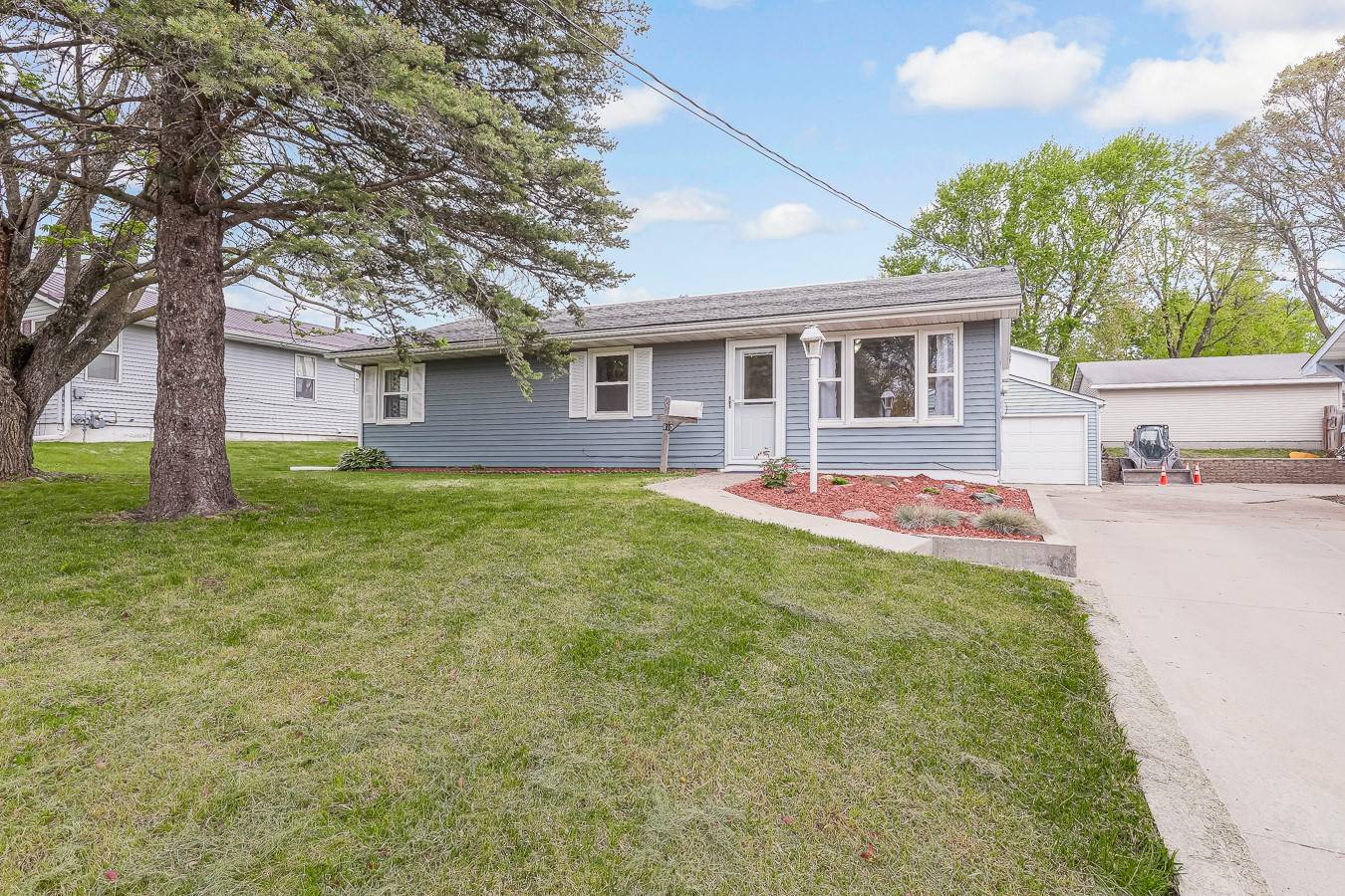 Knoxville, IA 50138,810 S Dayton Street