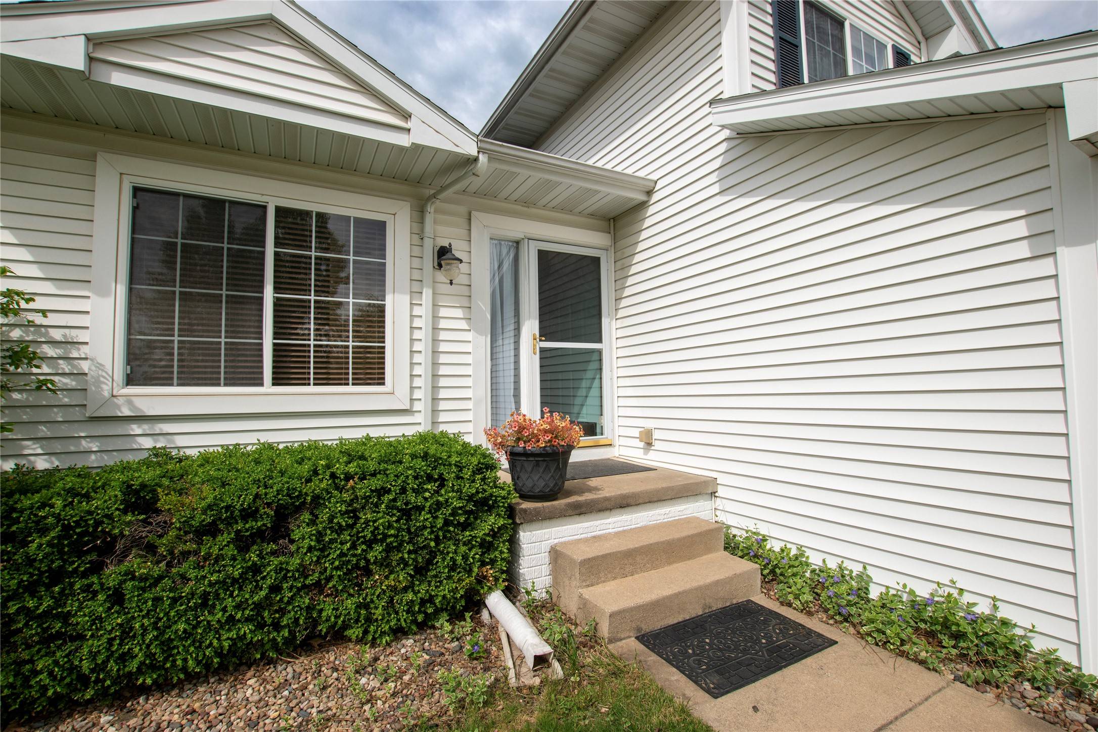 West Des Moines, IA 50265,1021 Ridgewood Court