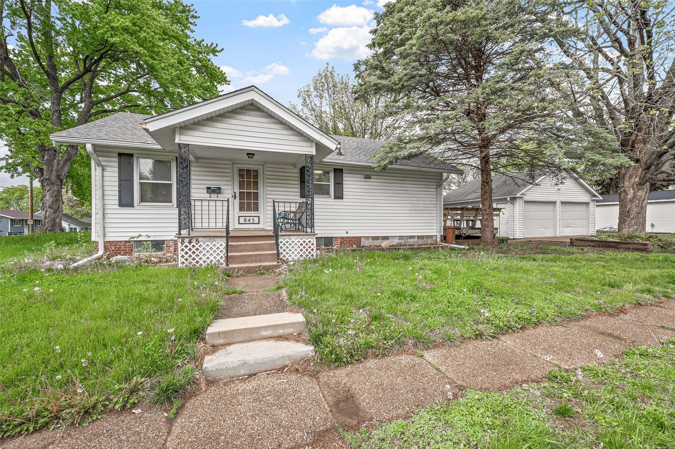 Des Moines, IA 50313,845 Seneca Avenue