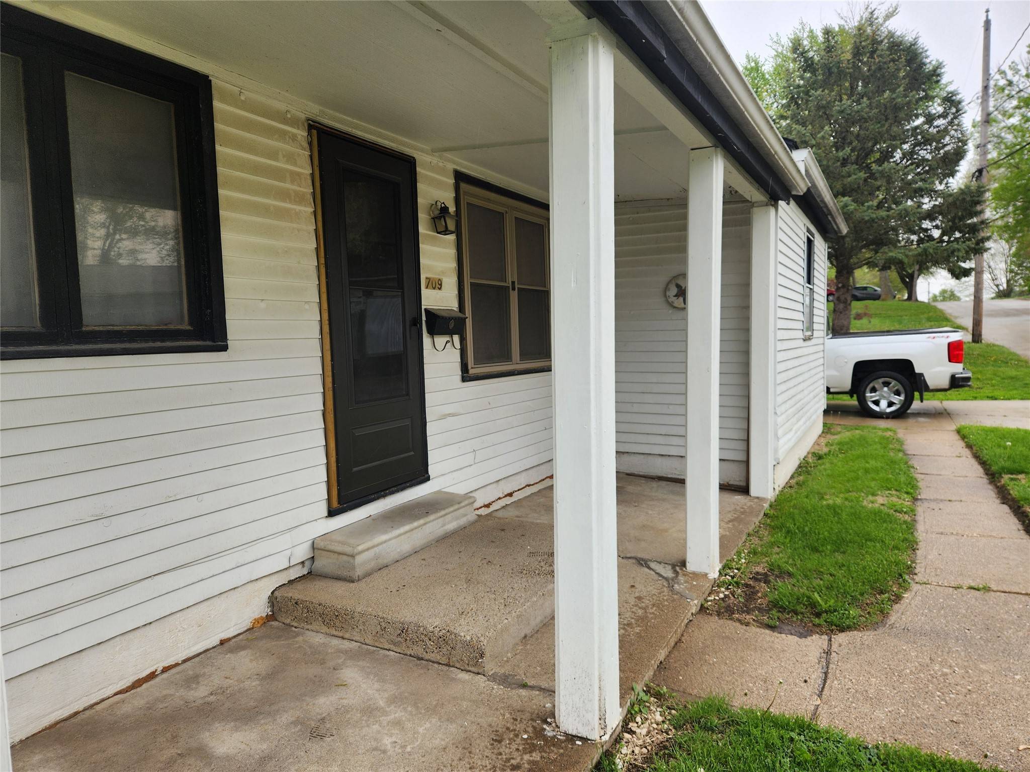 Knoxville, IA 50138,709 S Streeter Street