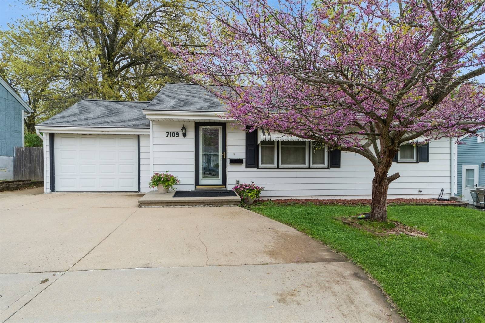 Des Moines, IA 50315,7109 SW 17th Street