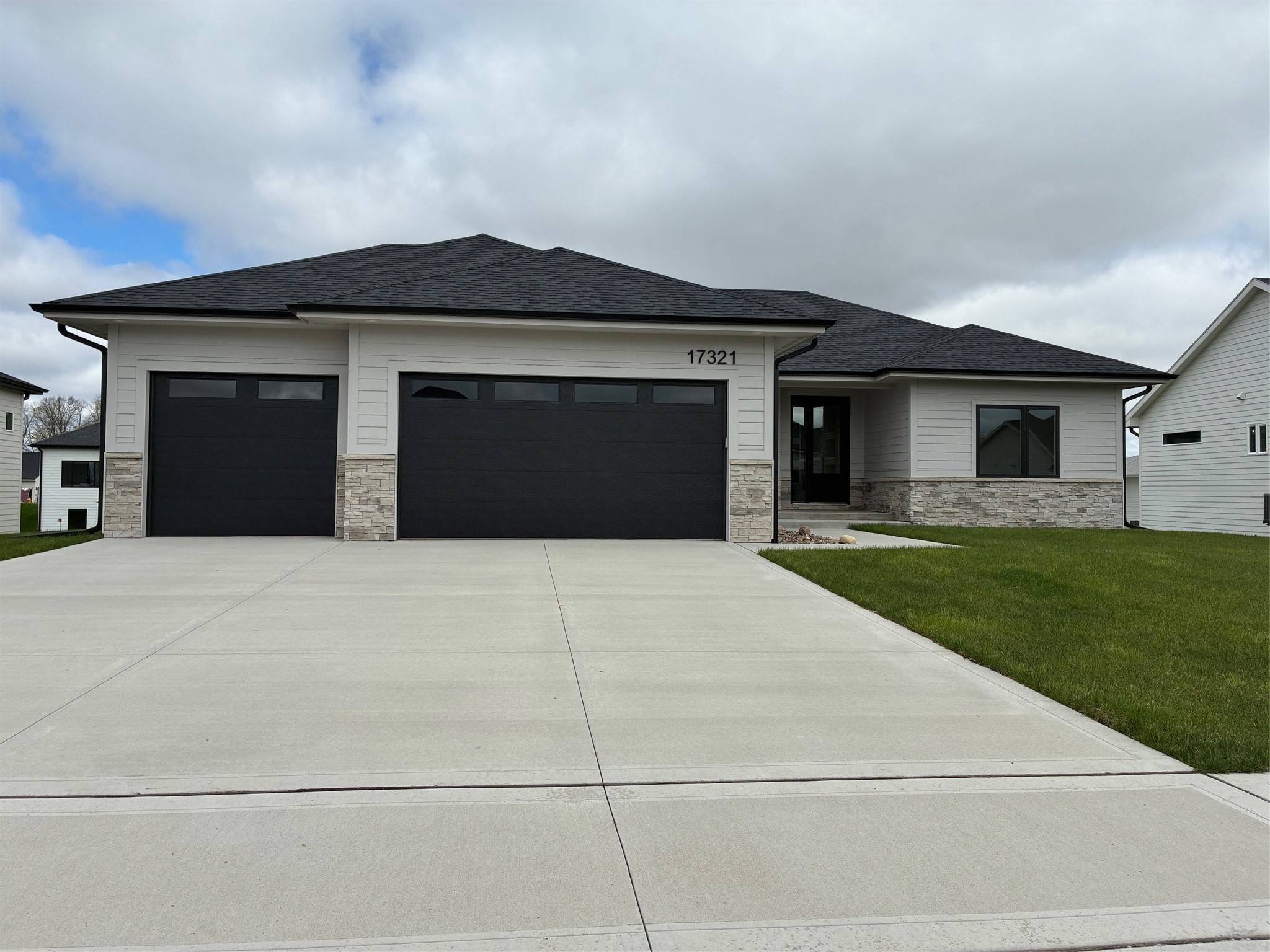 Urbandale, IA 50323,17321 North Valley Drive